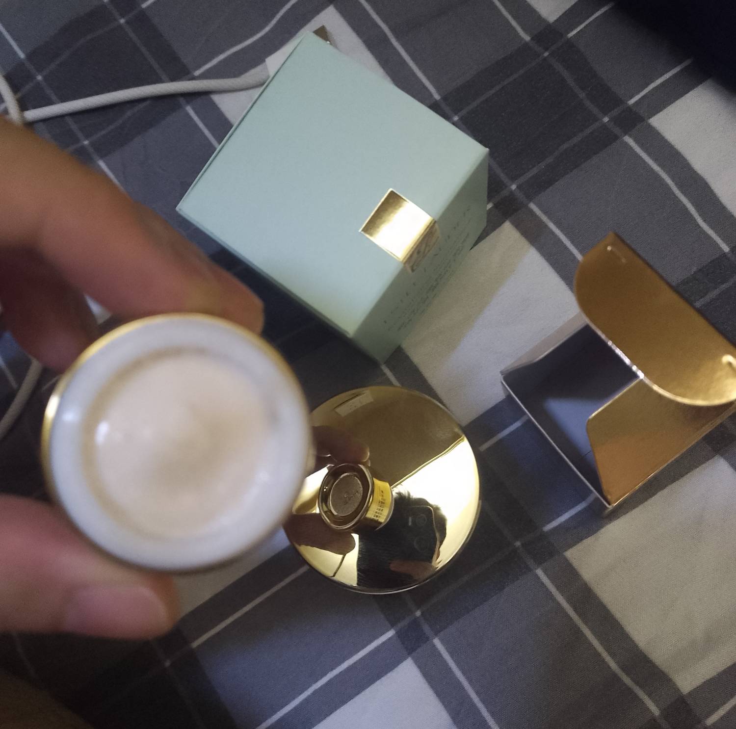 昨天收老哥三个面霜到货了，感觉挺好用。还有收到货的老哥初吗？15ml面霜和那个7ml面34 / 作者:门西克 / 