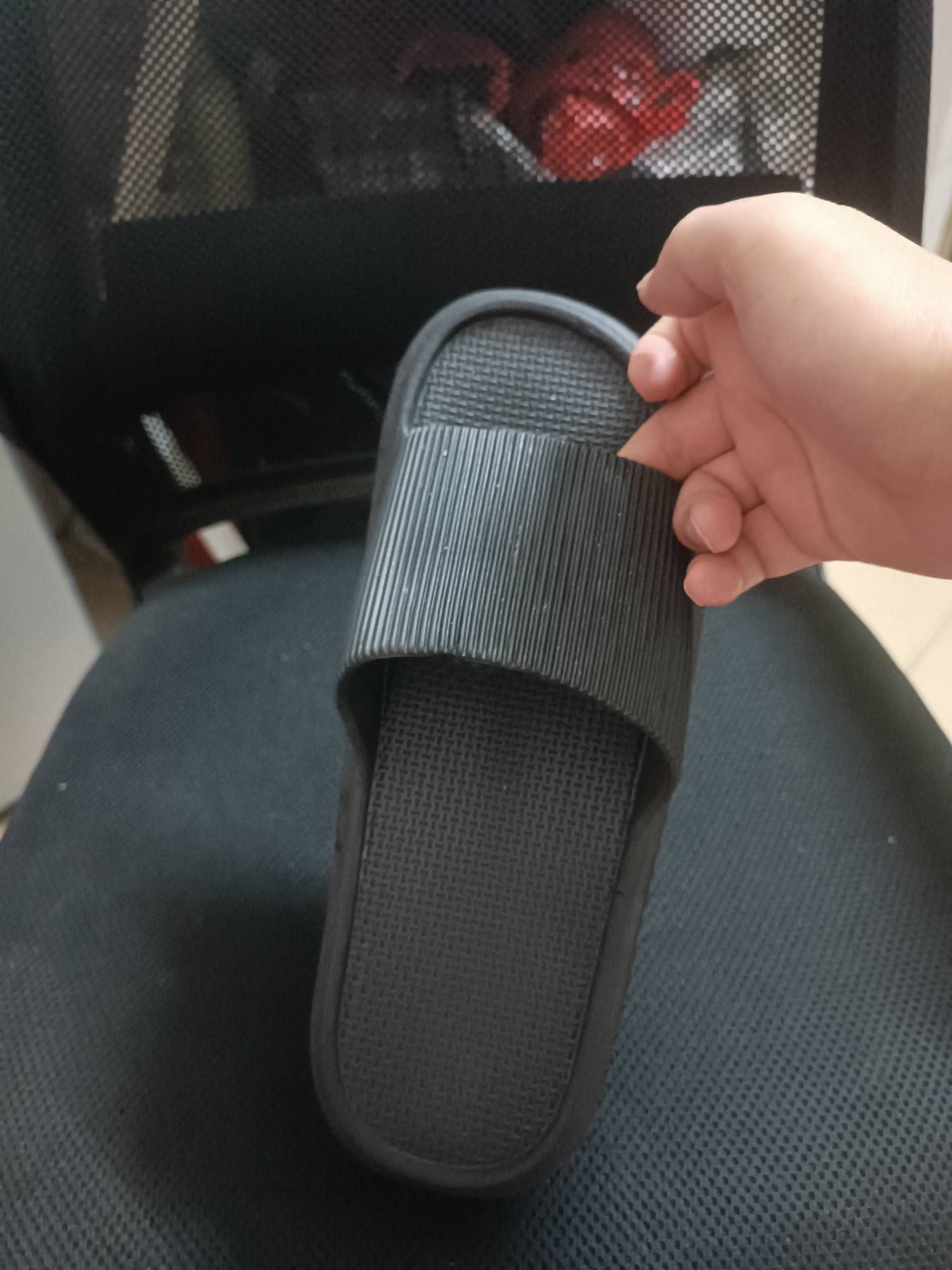 为啥让我刷到这种鞋子，明显是看不起我

2 / 作者:我没布鞋 / 