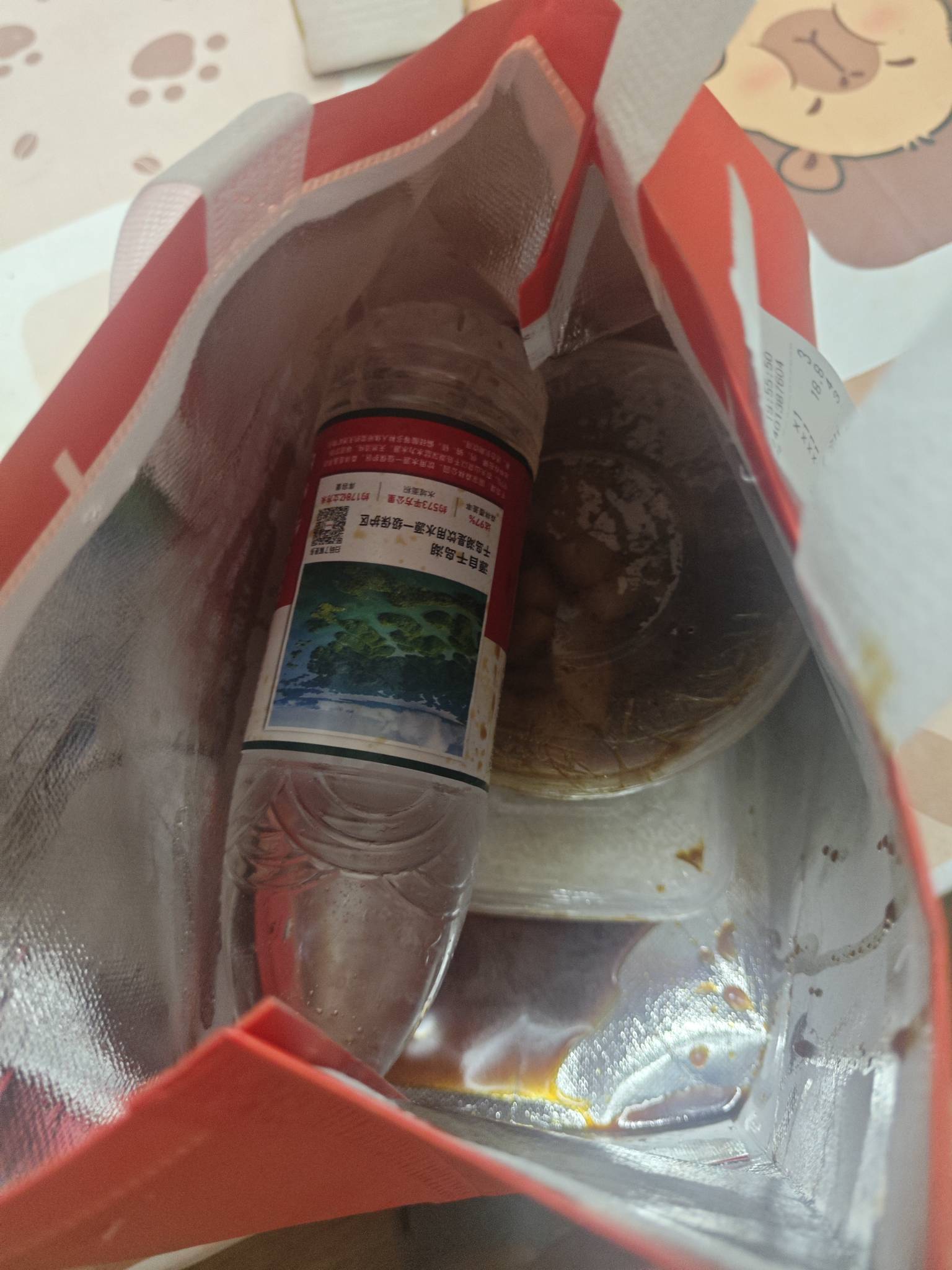 刚点了个小美的外卖，到了家撒了，我刚跟客服说撒了，客服直接给我退款了，加上返利的34 / 作者:南宫那个膜拜 / 