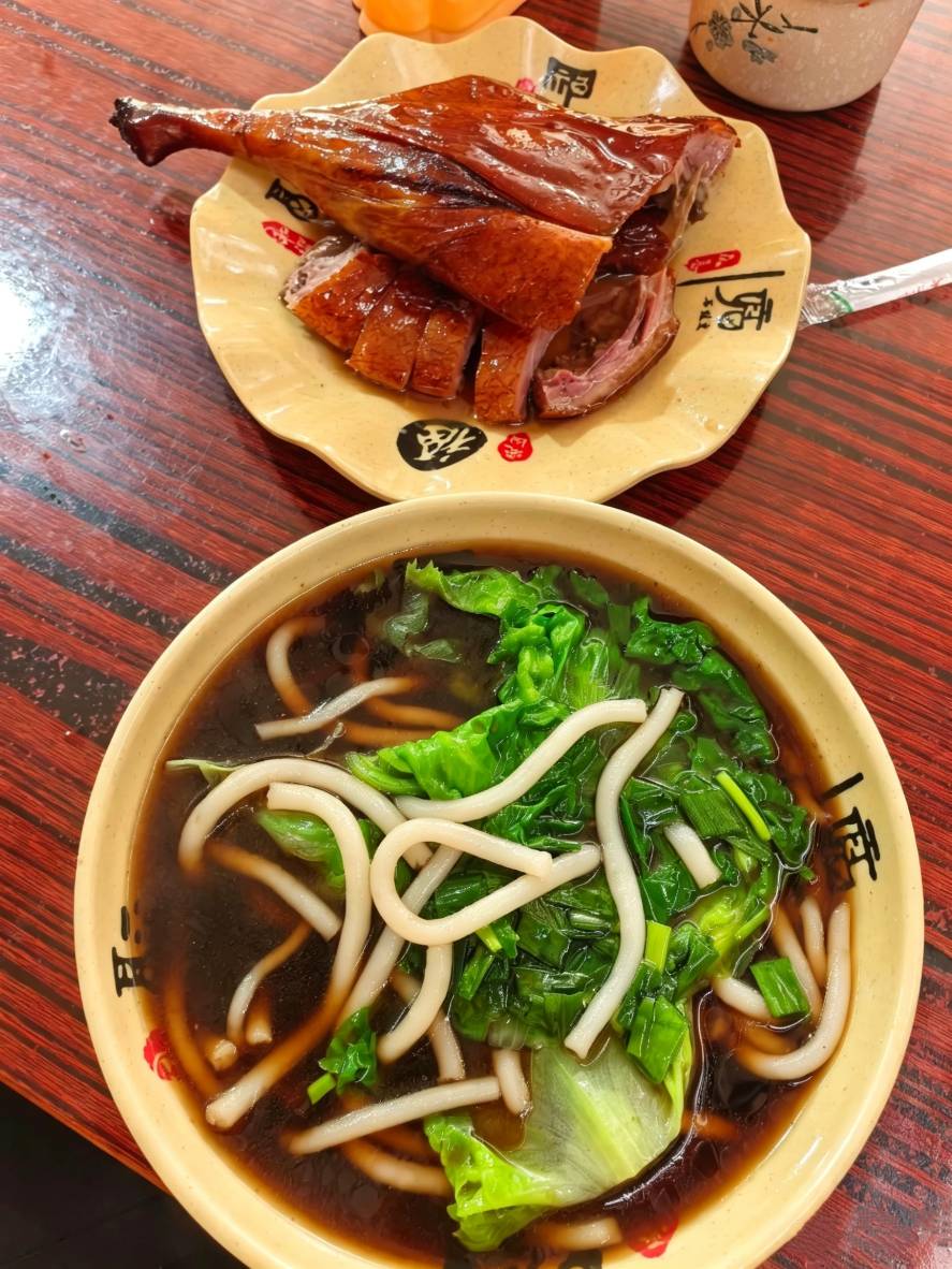 老哥们下班了下班了，提前下班了，流水线焊锡手抖背又弯驼的，组长过来跟我说让我提前52 / 作者:小明同学ya / 