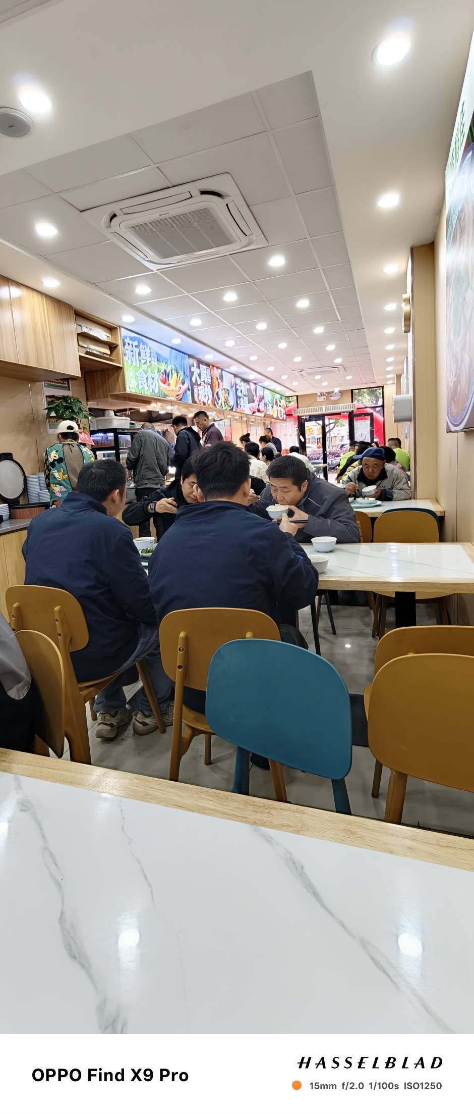 吃饭了老哥们

29 / 作者:中国工商银行卡农分行 / 