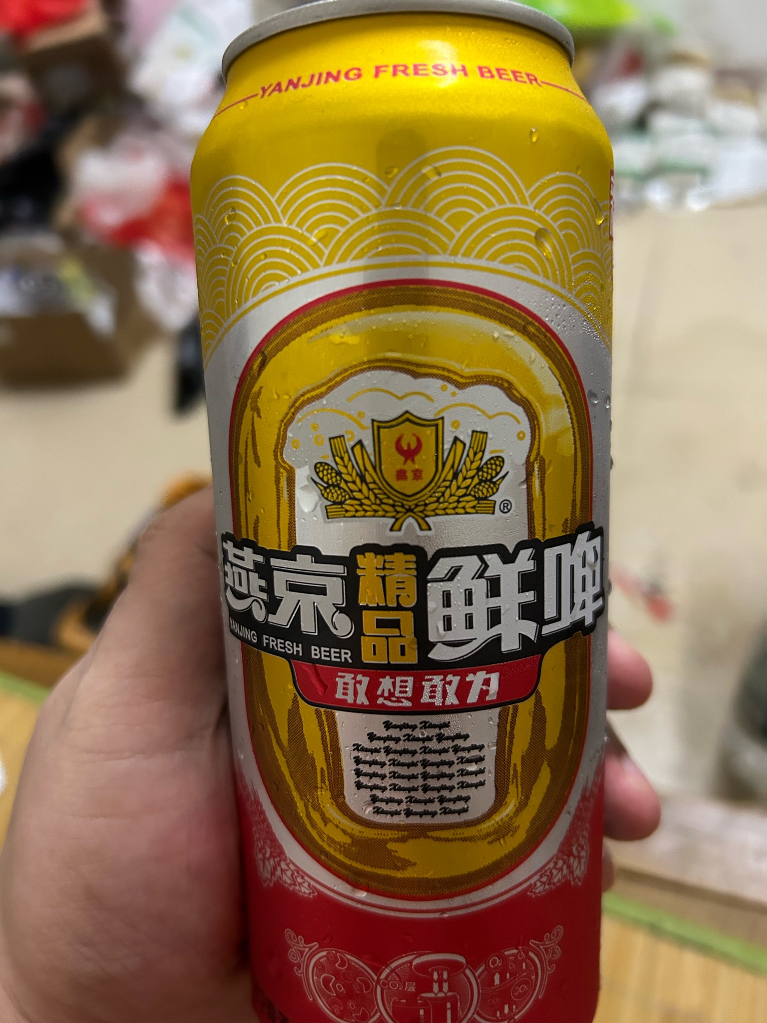 在小店门口坐着玩手机，两个维沃维沃也要来给我拍照登记，难道是看我像毒✓
1 / 作者:素质低下 / 