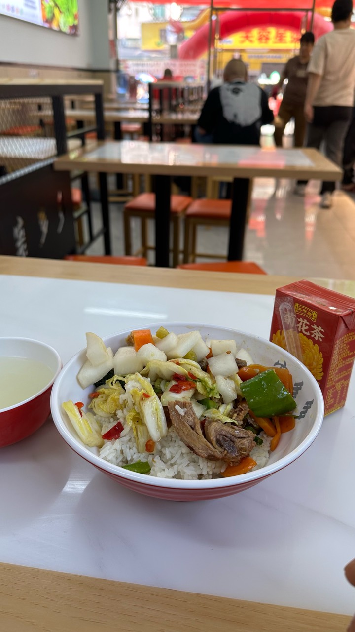 一天吃饭控制在15块在卡农算什么档次？中午两个馒头，晚上一顿自助

14 / 作者:不知明的靓仔 / 