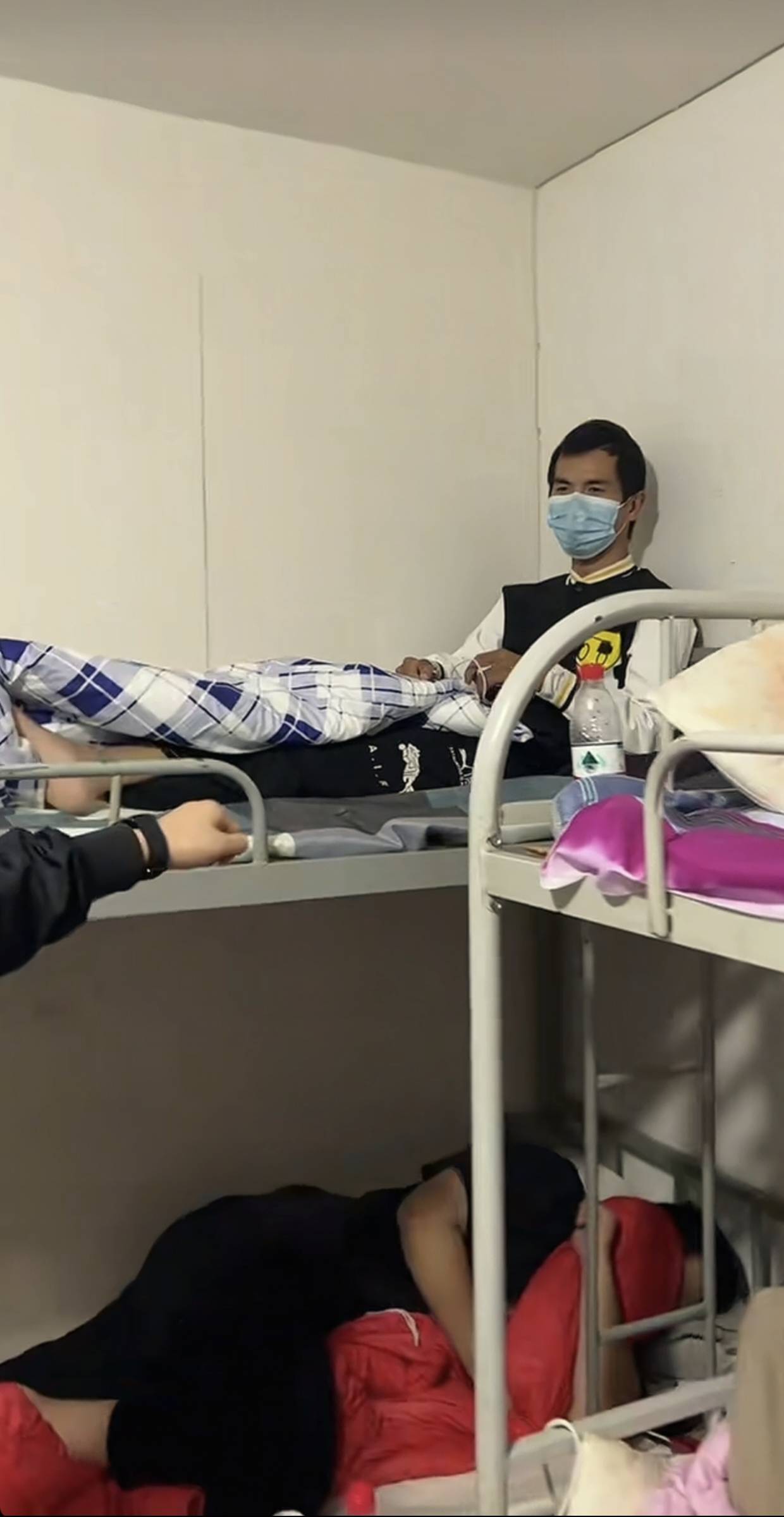 明天一块儿进厂干日结，节假日三倍工资，一小时30，干15个小时

29 / 作者:卡农咚咚 / 