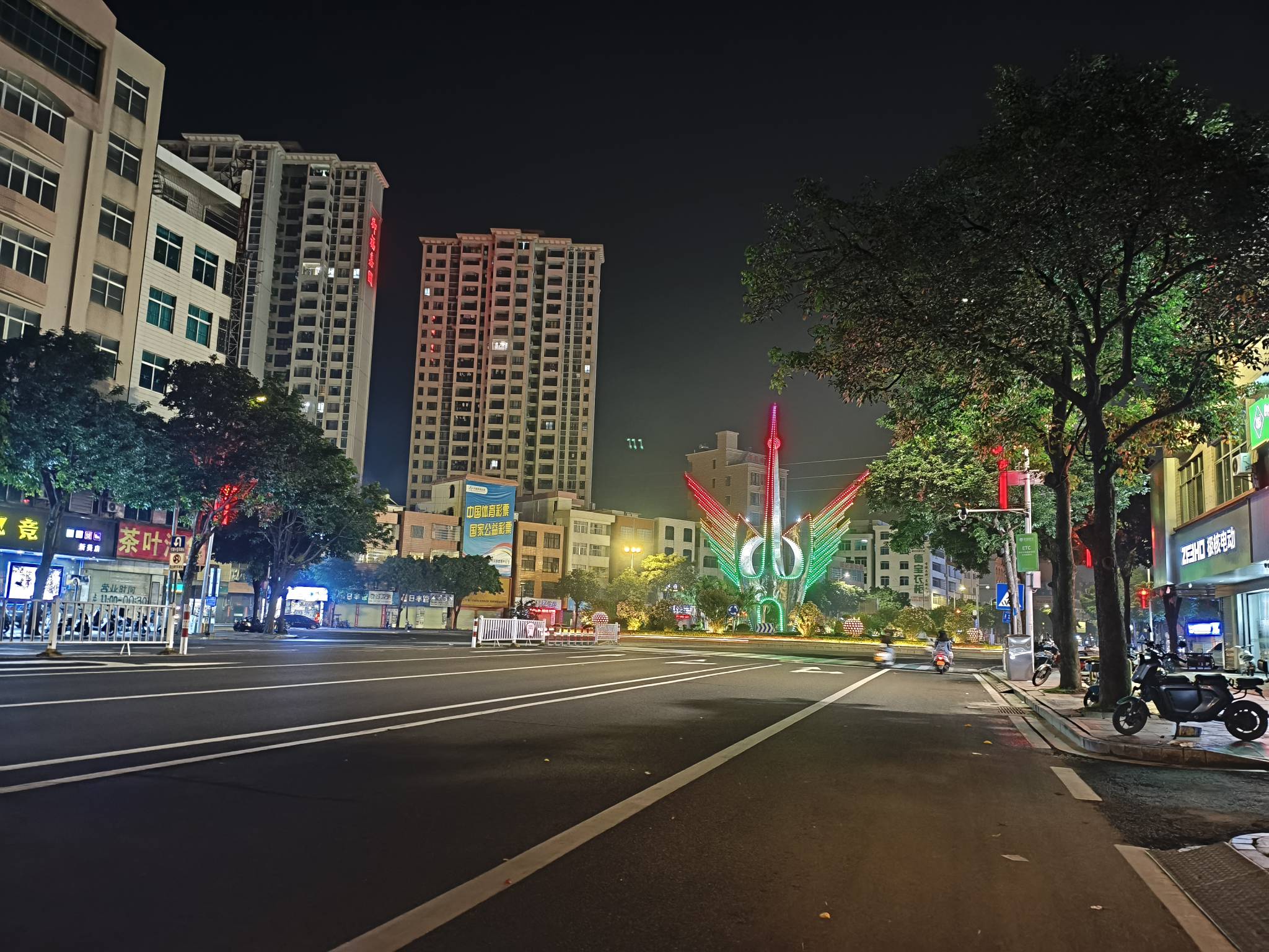 湖北电影票三张，18一张出了，感觉有点低，随便吧，提前祝大家五一快乐，明天还要上一29 / 作者:努力、加油 / 