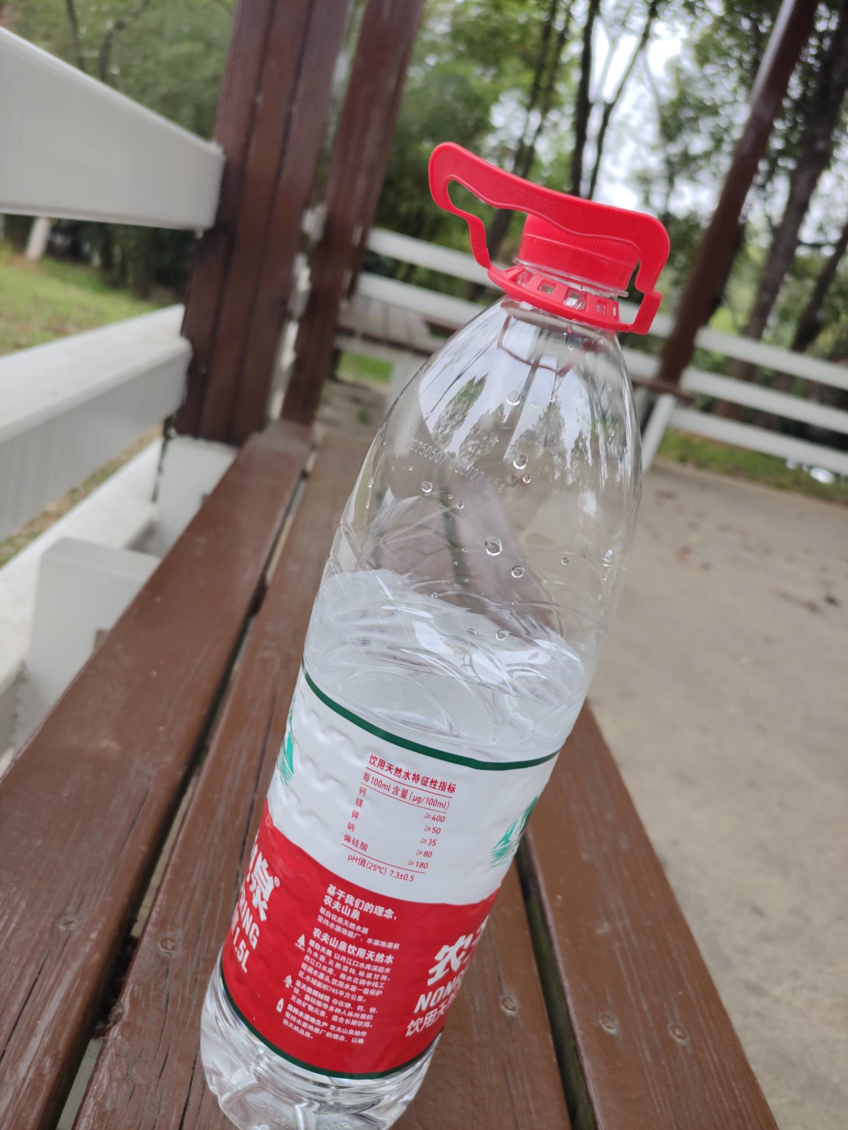我的挂比老根据地也不干净了，两天不在这里，居然有人偷摸在这里打野战，是哪个老哥干7 / 作者:红菜苔 / 