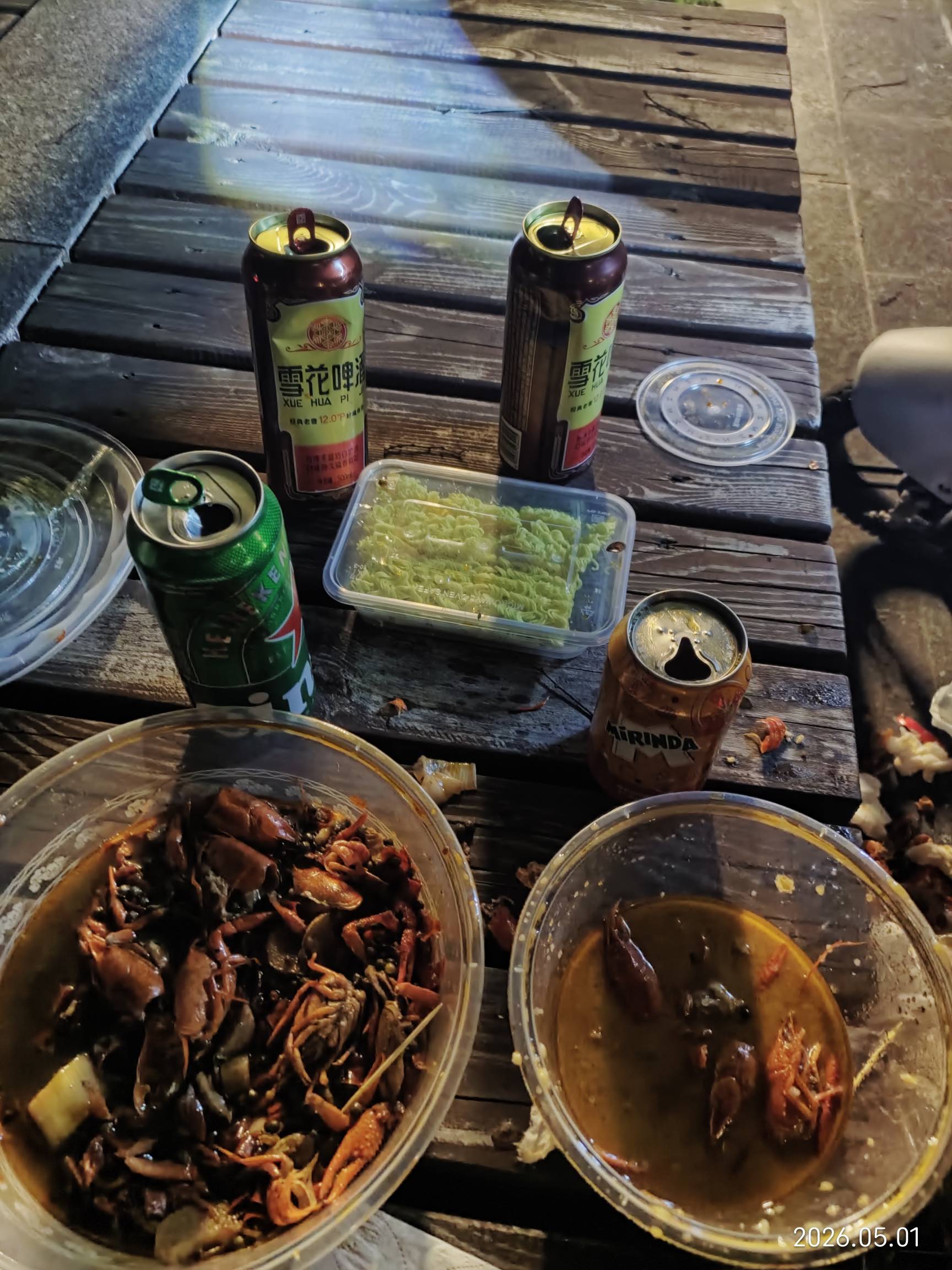 老哥们，吃完喝完，准备躺着了，今晚哪都不去了，就躺这里面，天天流浪





46 / 作者:红菜苔 / 