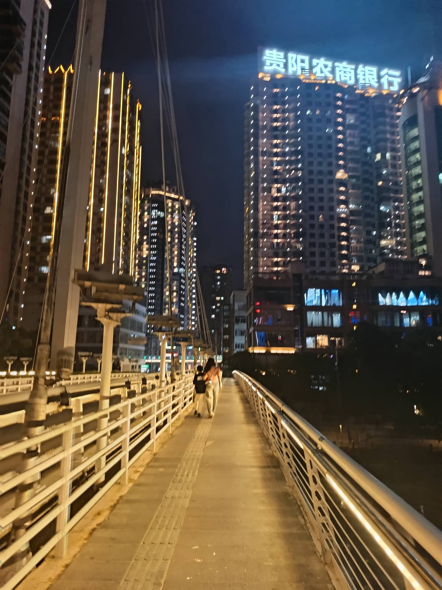有贵阳的老哥没


8 / 作者:浪花的泡沫、 / 
