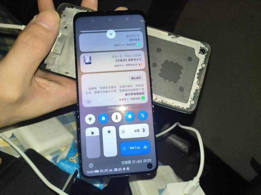 老哥们，看我的个性折叠手机

91 / 作者:大哥让我先跑 / 