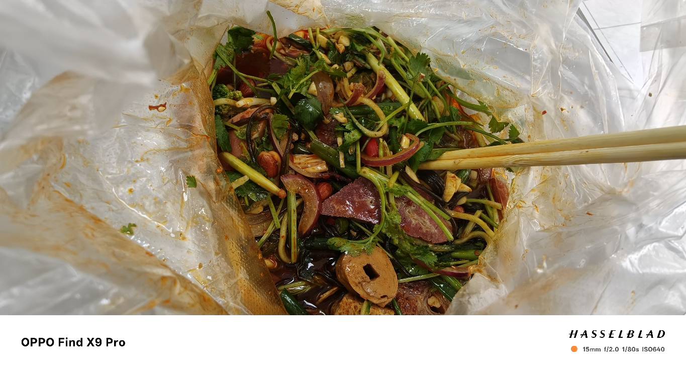 老哥们吃饭了

38 / 作者:中国工商银行卡农分行 / 
