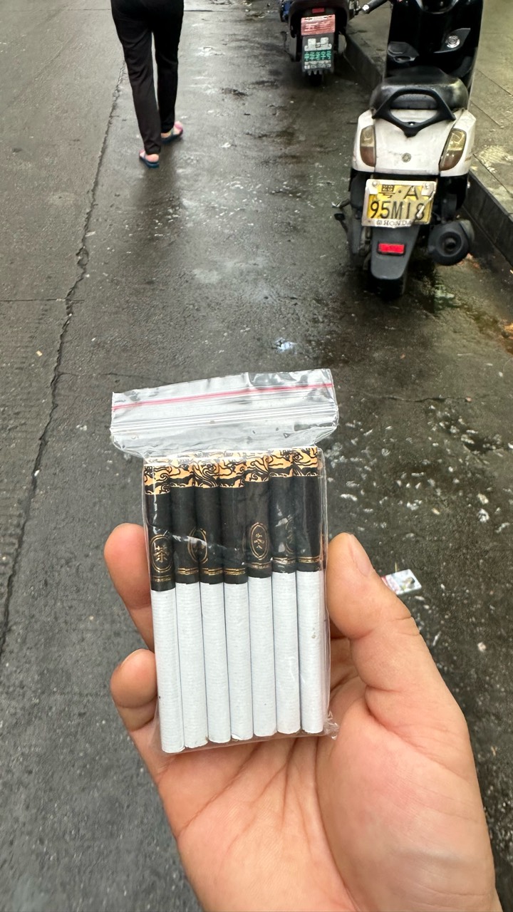 抽不起烟了老哥，如果摆摊买的，5块一包她自己卷的

0 / 作者:不知明的靓仔 / 