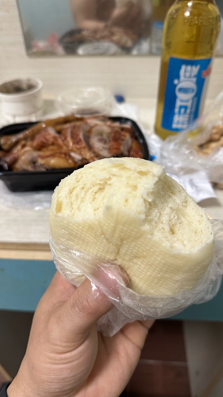 等我有钱我要请老哥都吃上馒头

55 / 作者:不知明的靓仔 / 