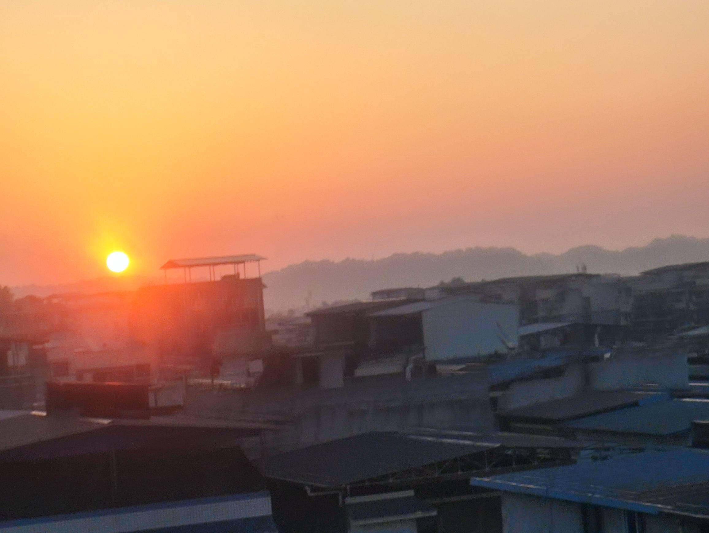 老哥们 五一大概跑了有1000多公里 高速700+城市300+公里 不知道有没有违章目前在等短62 / 作者:昂xo123 / 