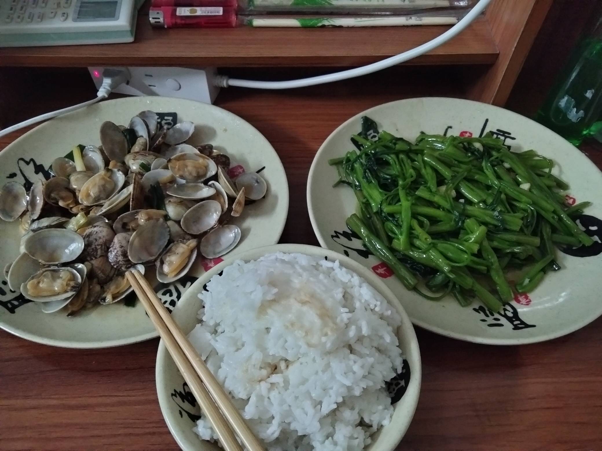 干饭了老哥们，该吃该喝喝，没钱也有没钱的过法，七八块钱的菜也能吃出快乐

53 / 作者:君子之交淡如水 / 