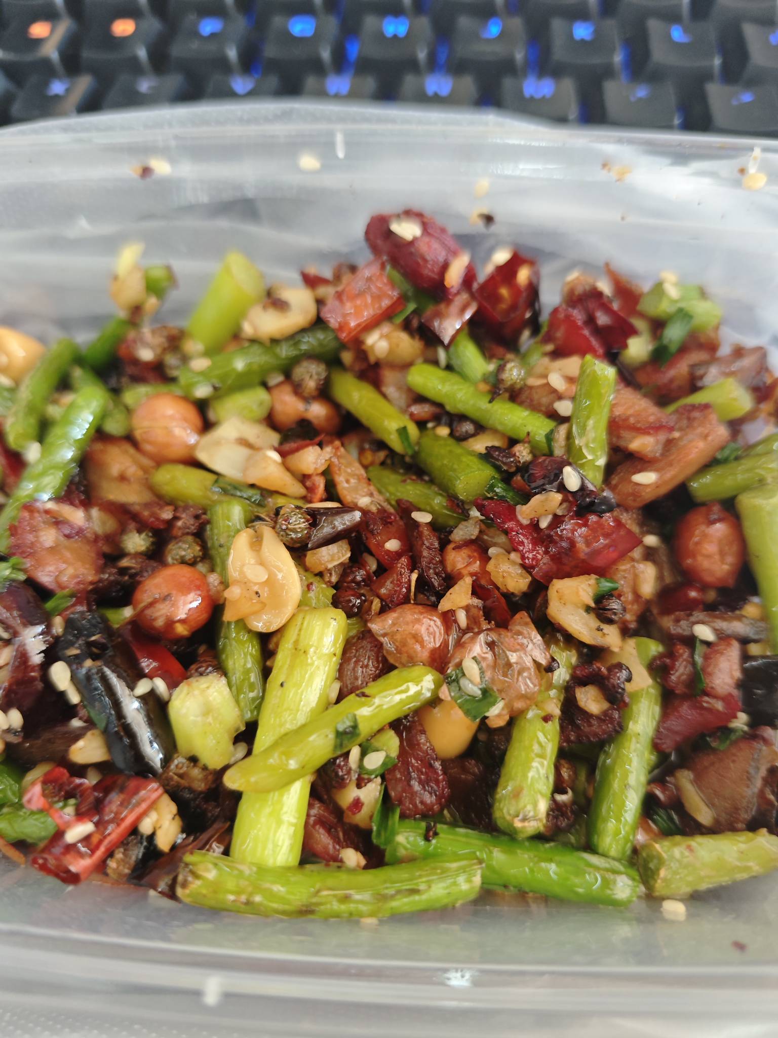 吃饭了，老哥们！

56 / 作者:时间的新欢 / 
