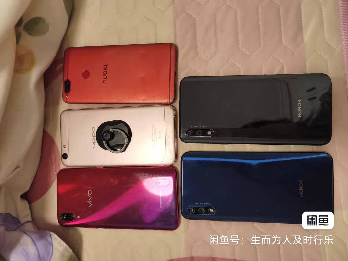 老哥这五个破烂手机别人出400亏不亏啊 都是原装配件 屏幕坏了而已 能开机  



37 / 作者:及时行乐丶 / 