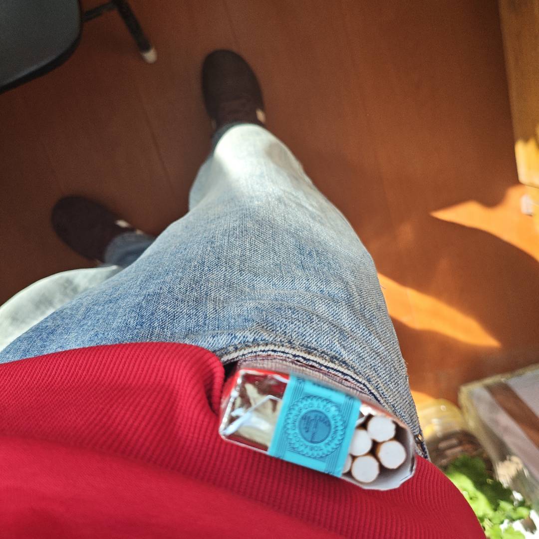 老哥们，刚刚OK卖b微信收了一笔，和对面实名名字不一样，不过上传的凭证是面对面手机3 / 作者:山西陈冠希 / 
