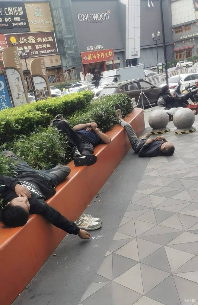 看老哥们都在发天刀毛，思绪一下回到10年前。那熟悉的字眼：长生剑、寒江雪、虞服、剑86 / 作者:腾霄又是孙悟空 / 