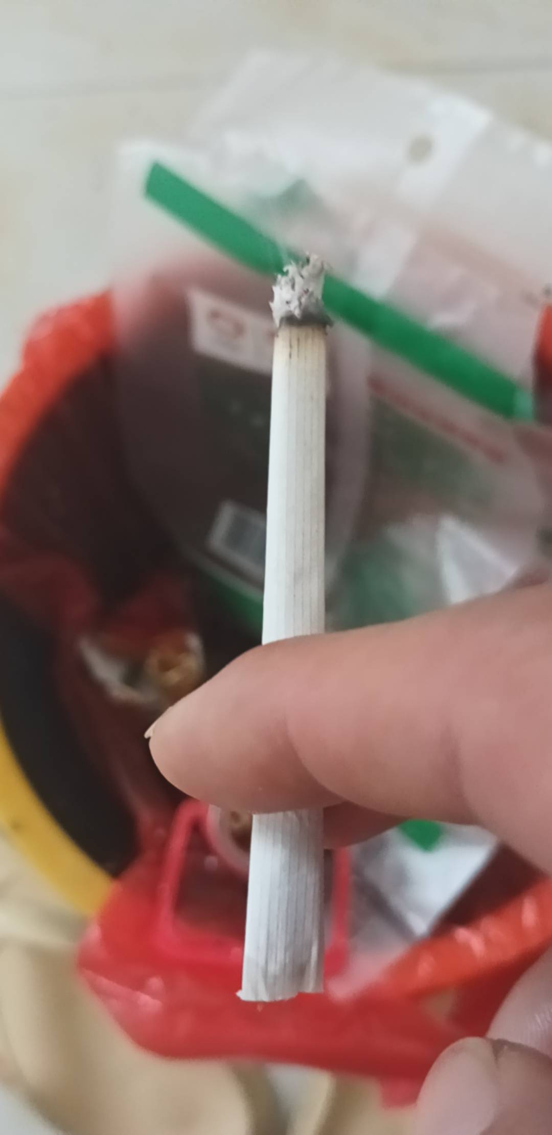 老哥们；在公园，没烟抽，叫老头子给了根烟抽

70 / 作者:七匹狼二 / 