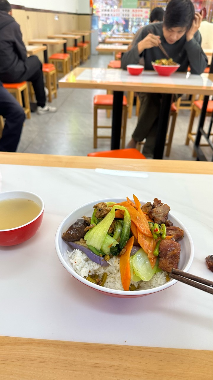 老哥，起床早餐了

66 / 作者:不知明的靓仔 / 
