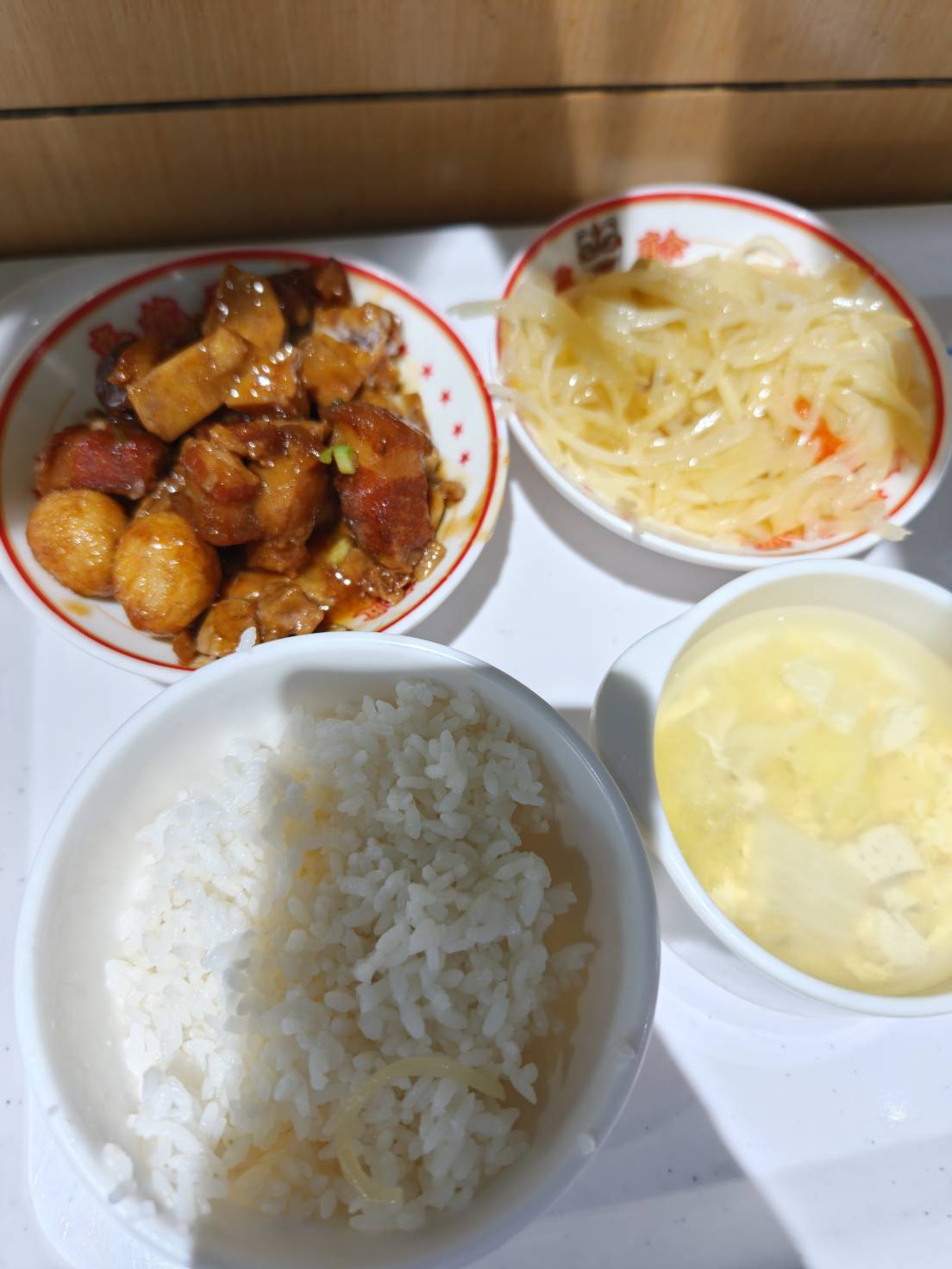 挂壁黑厂4月份工资扣完五险一金只有6千1，还没有转正，没有奖金好想跑路啊


32 / 作者:神孙策 / 