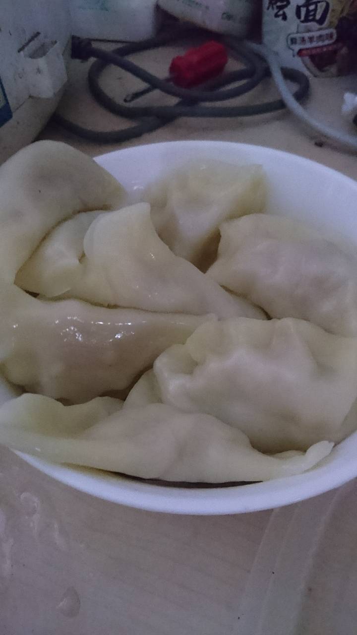14的肉 2块的饺子皮（碰一下优惠一块）吃两顿了还给明天留上，肉还剩不少蒸午餐肉了，9 / 作者:天亮噜 / 