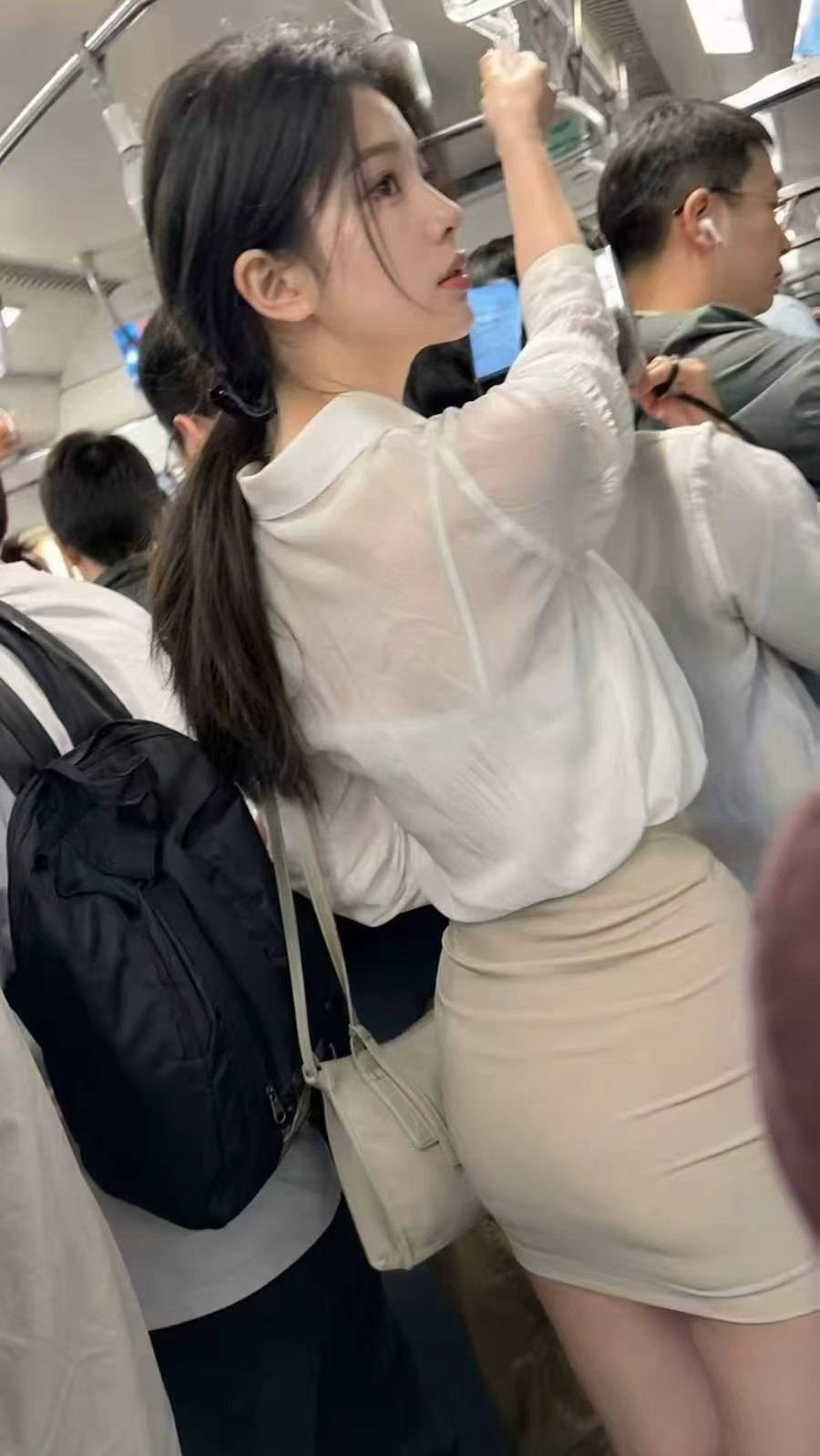 靠毛是活不下去了，老哥们速度进厂稳工

6 / 作者:十九厘米不含头 / 