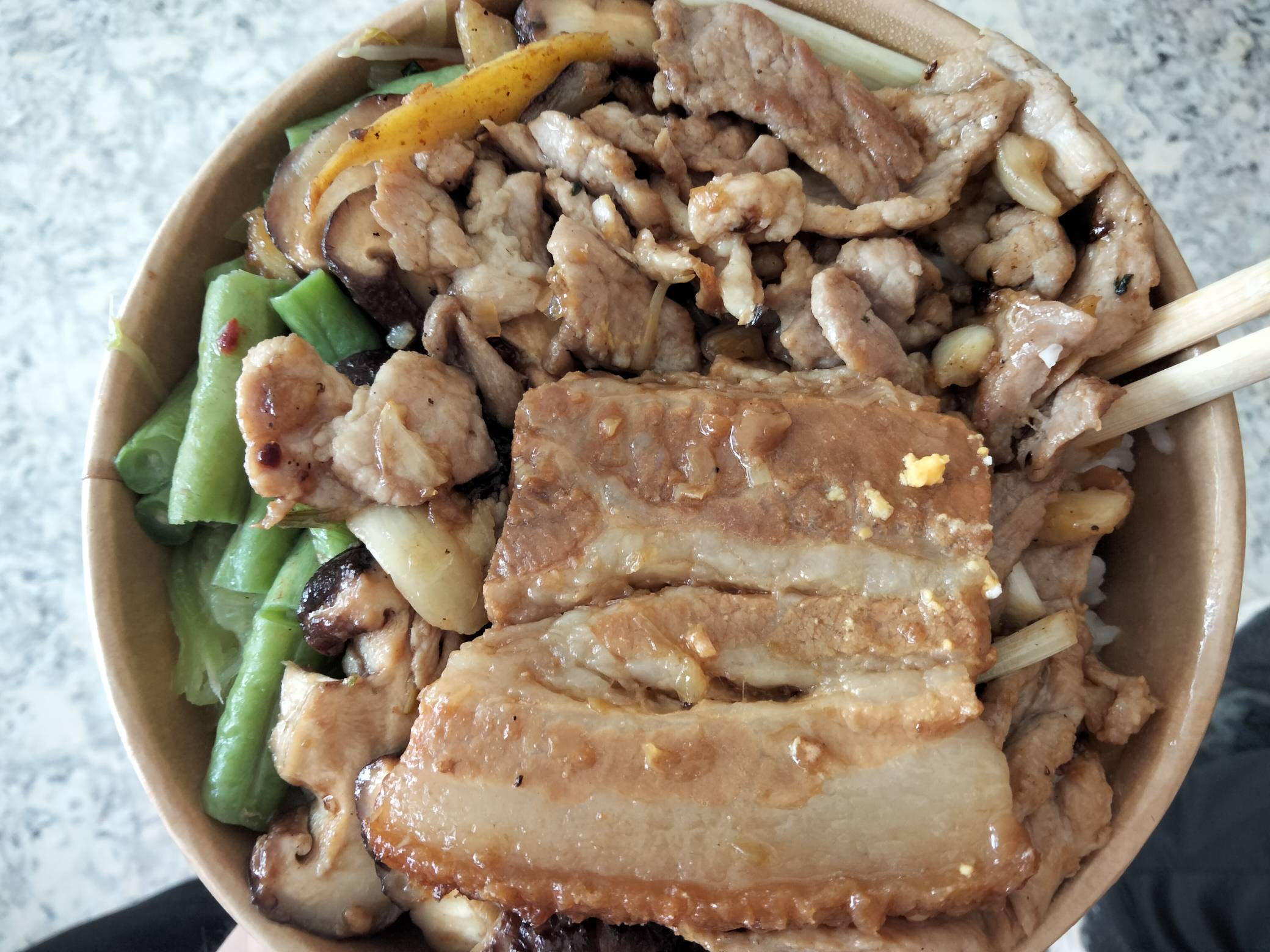 老哥们吃饭了，这个T餐本身写着有煎蛋然后我还另外加了一个，但是只有一个煎蛋，不过36 / 作者:机会哈哈 / 