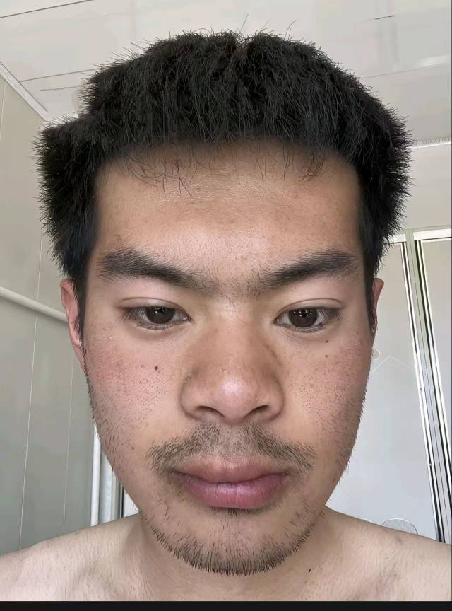 情不自禁的给我自己拍个照，怎么样，我这颜值在卡农也算，大帅锅了吧

94 / 作者:，鸡你太美 / 