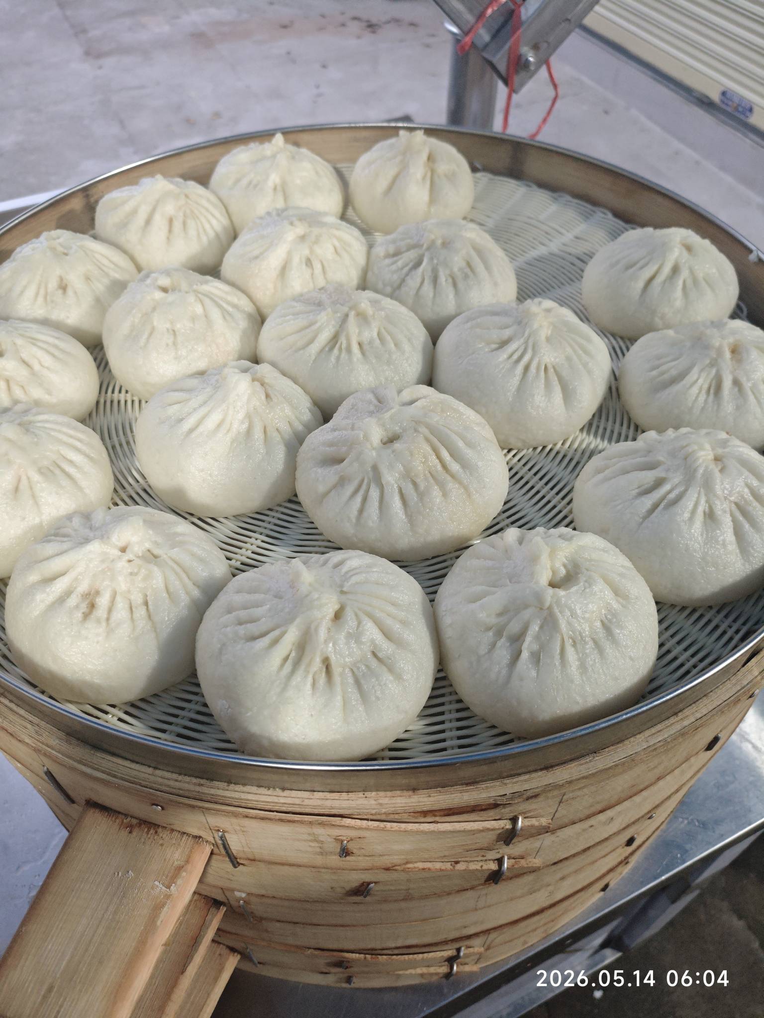 豆浆一块  肉包两块 素包1块5喽  油条可以试吃 走过路过不要错过 老哥们吃早餐了




11 / 作者:厌桁科技 / 