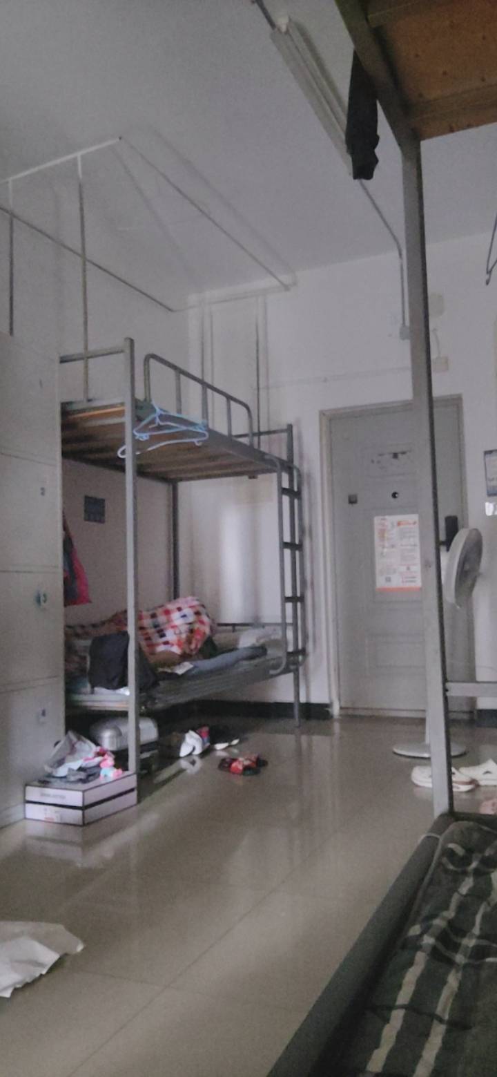 老哥们，入职康康运气不错，分到下铺 宿舍就4个人 哈哈哈  环境也挺干净的

57 / 作者:红嫁衣 / 