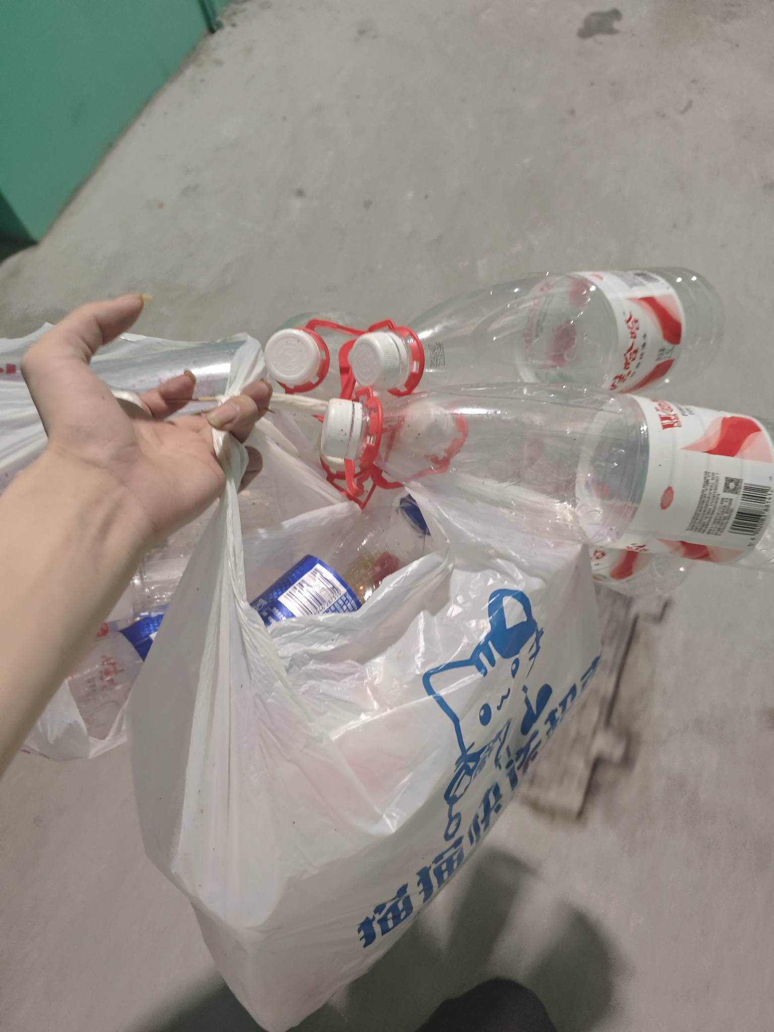 有没有三年以下的高价单子，跟房东说20号之前交，好难啊，我都出来捡瓶子了

77 / 作者:张小姐我爱你 / 