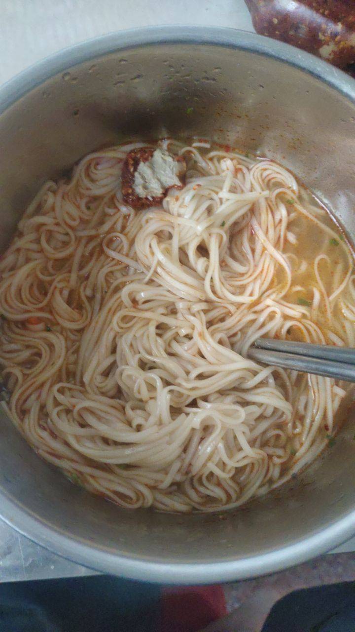 老哥们早，吃完睡觉

7 / 作者:吴全 / 