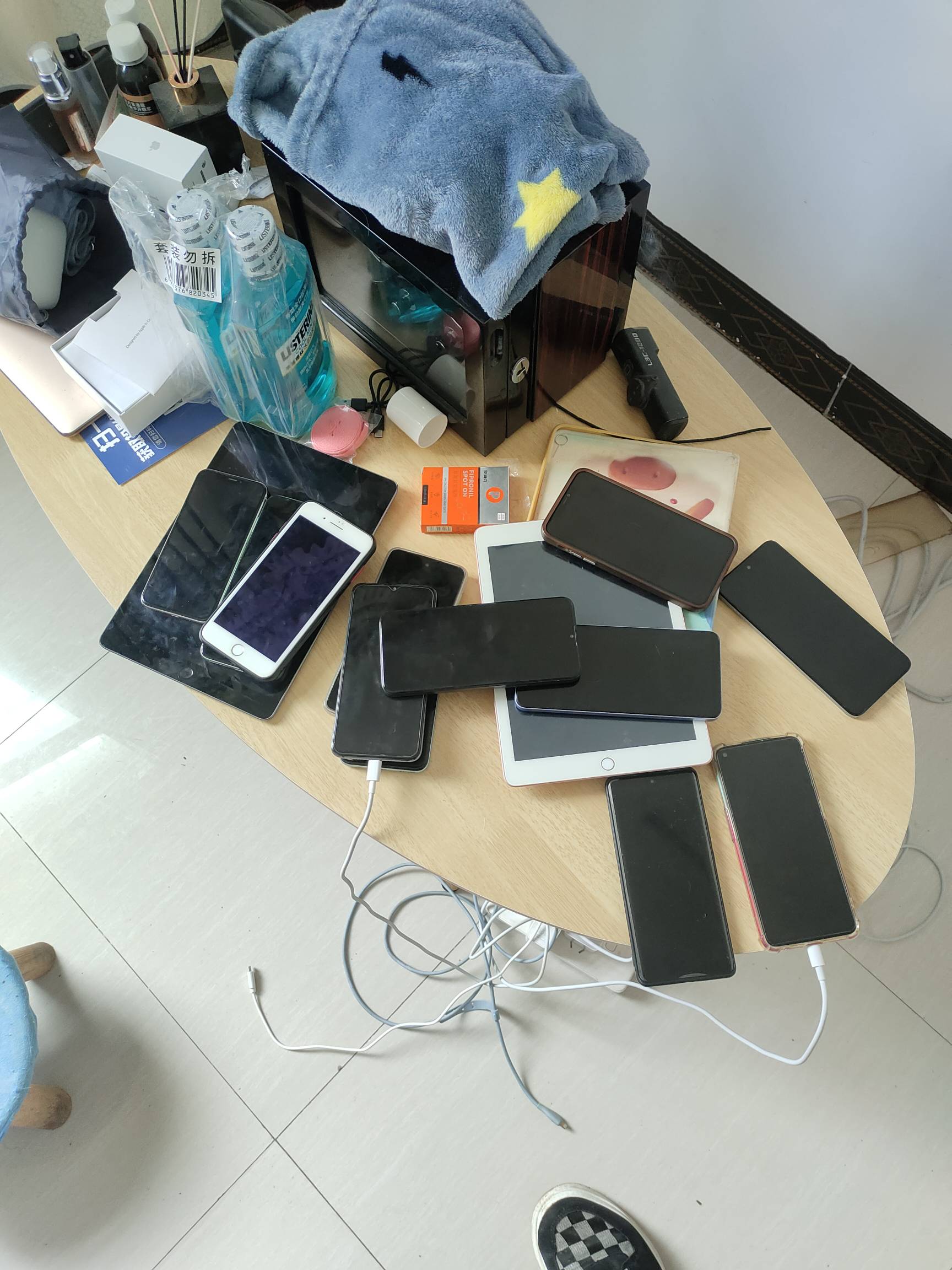 老哥们，给这个小卡怪普及一下人人几个V，笑到我了，连多V这种小事情都不知道，卡农怎2 / 作者:威武霸气姐 / 