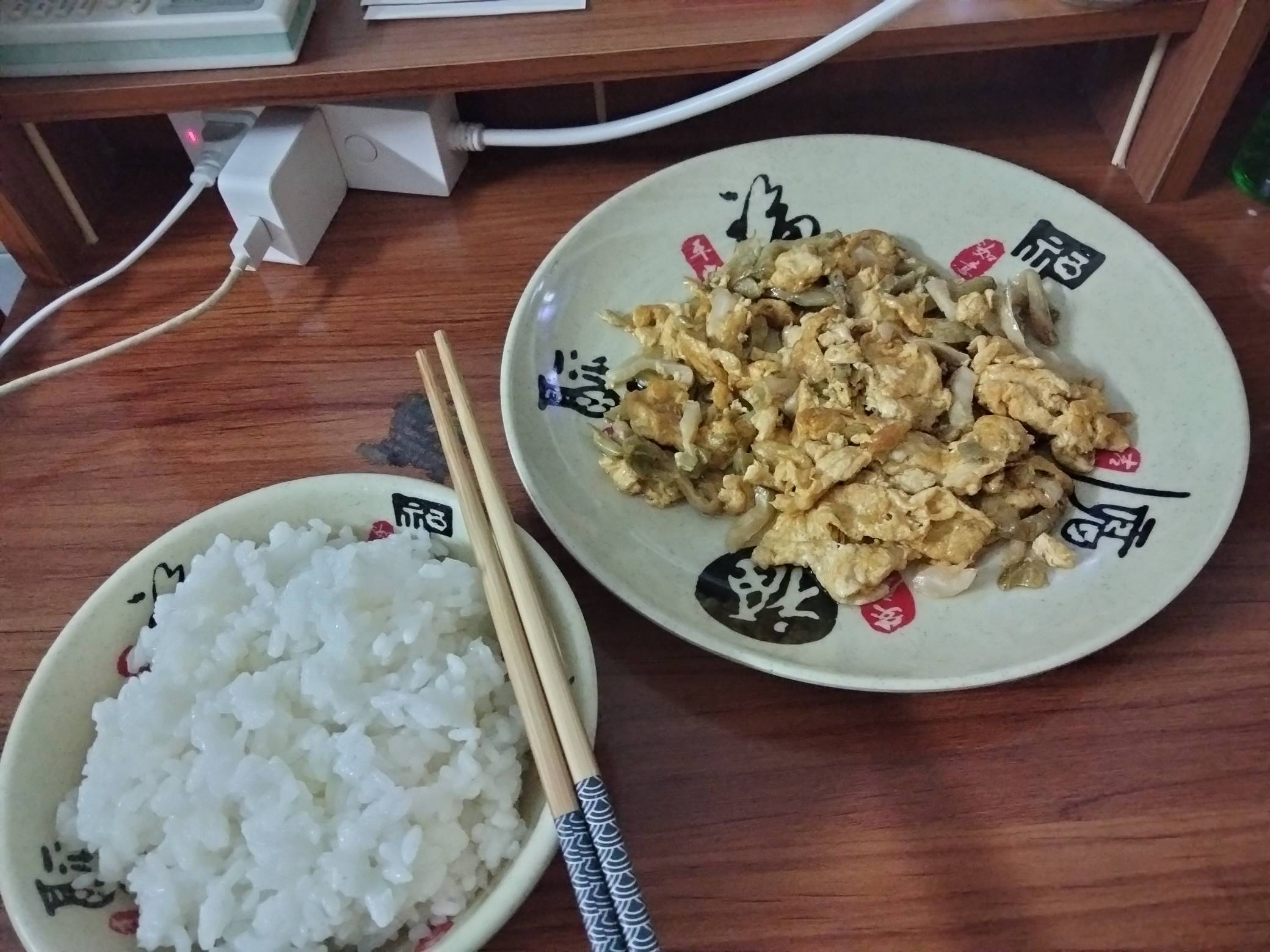 老哥们吃饭，有钱也是过一天没钱也是过一天，发愁又不能解决问题，心态放好就行了，看68 / 作者:君子之交淡如水 / 