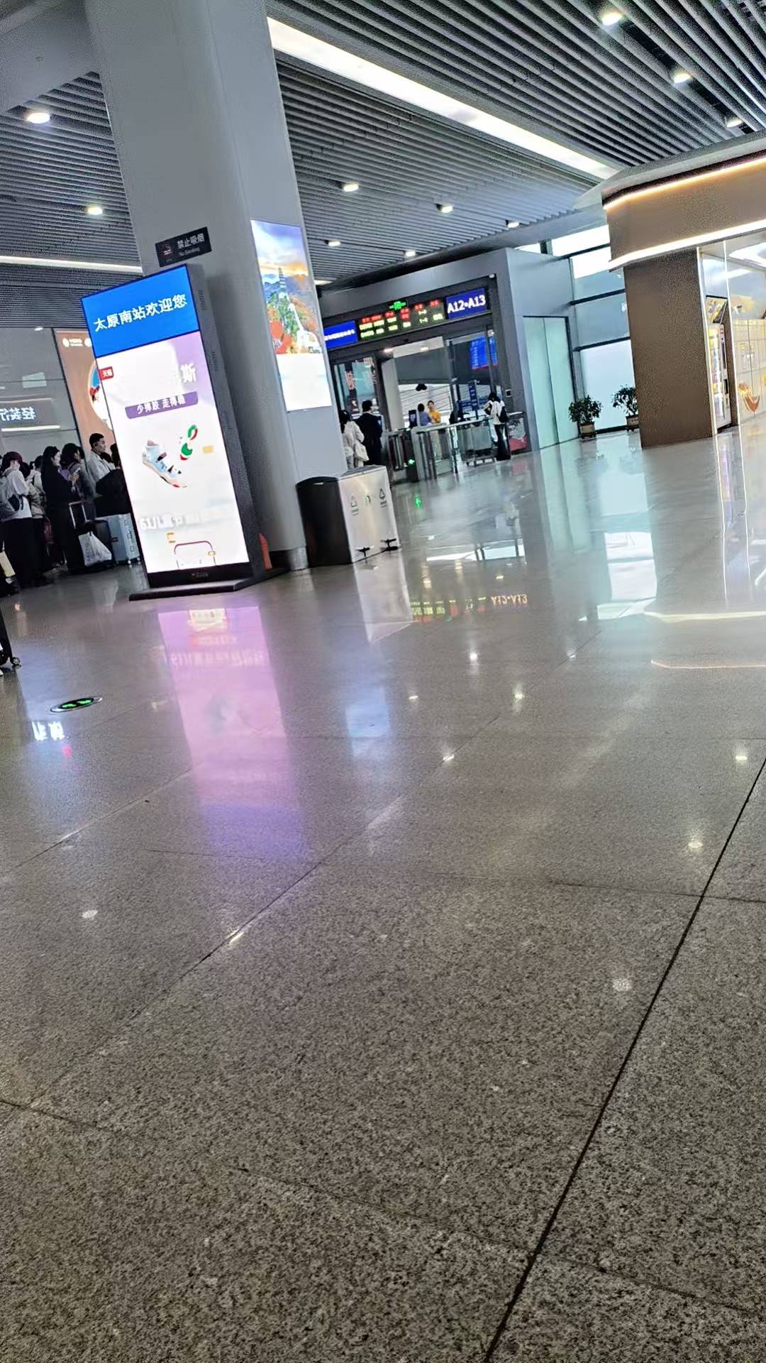 老哥们，出发了，今天下大雨


5 / 作者:大哥让我先跑 / 