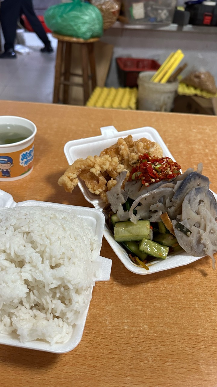 起床后第一顿叫早餐没问题吧，吃早餐了老哥

77 / 作者:不知明的靓仔 / 