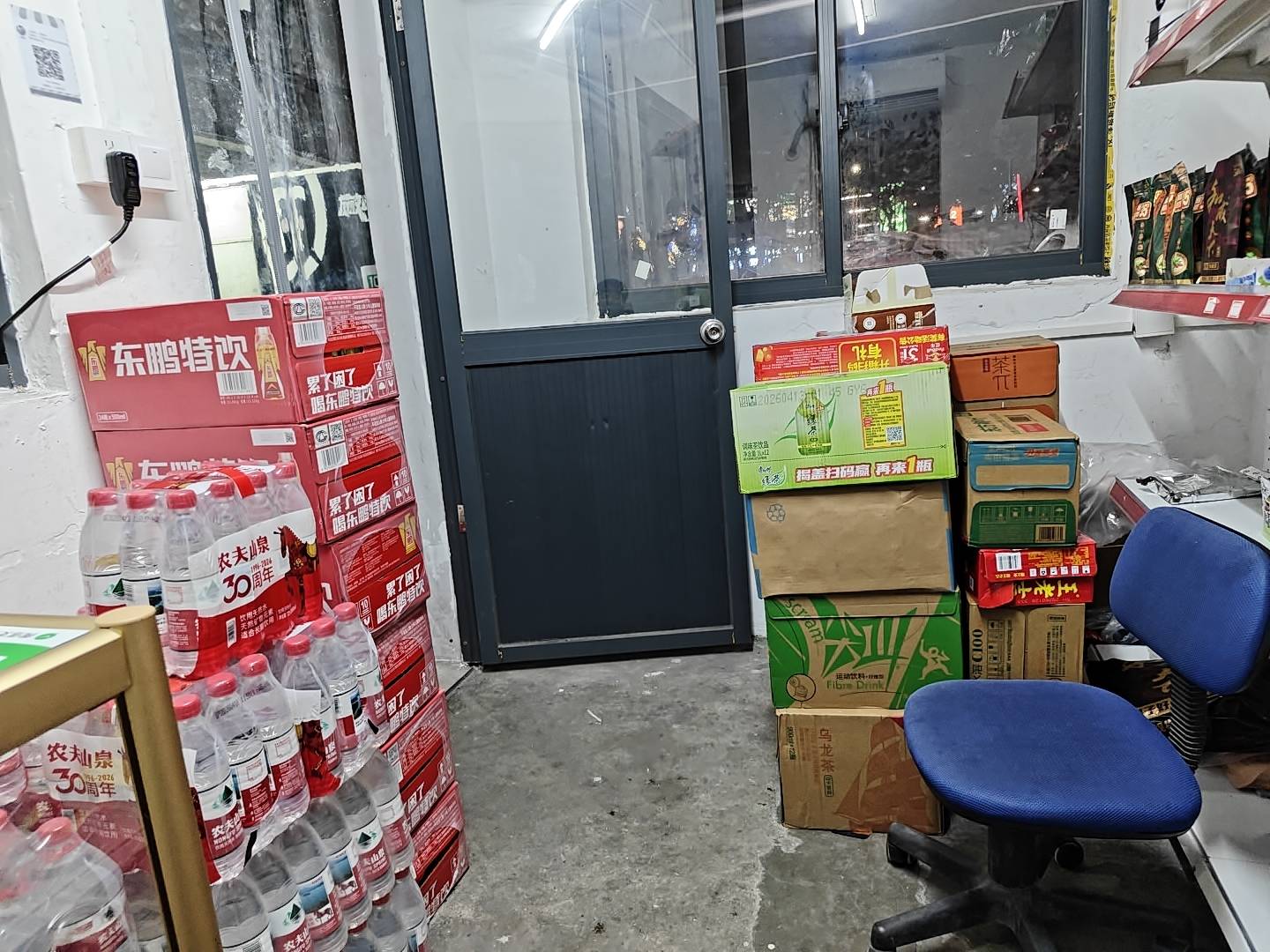老哥们  来喝饮料吧  管够

30 / 作者:男人永卟言败 / 