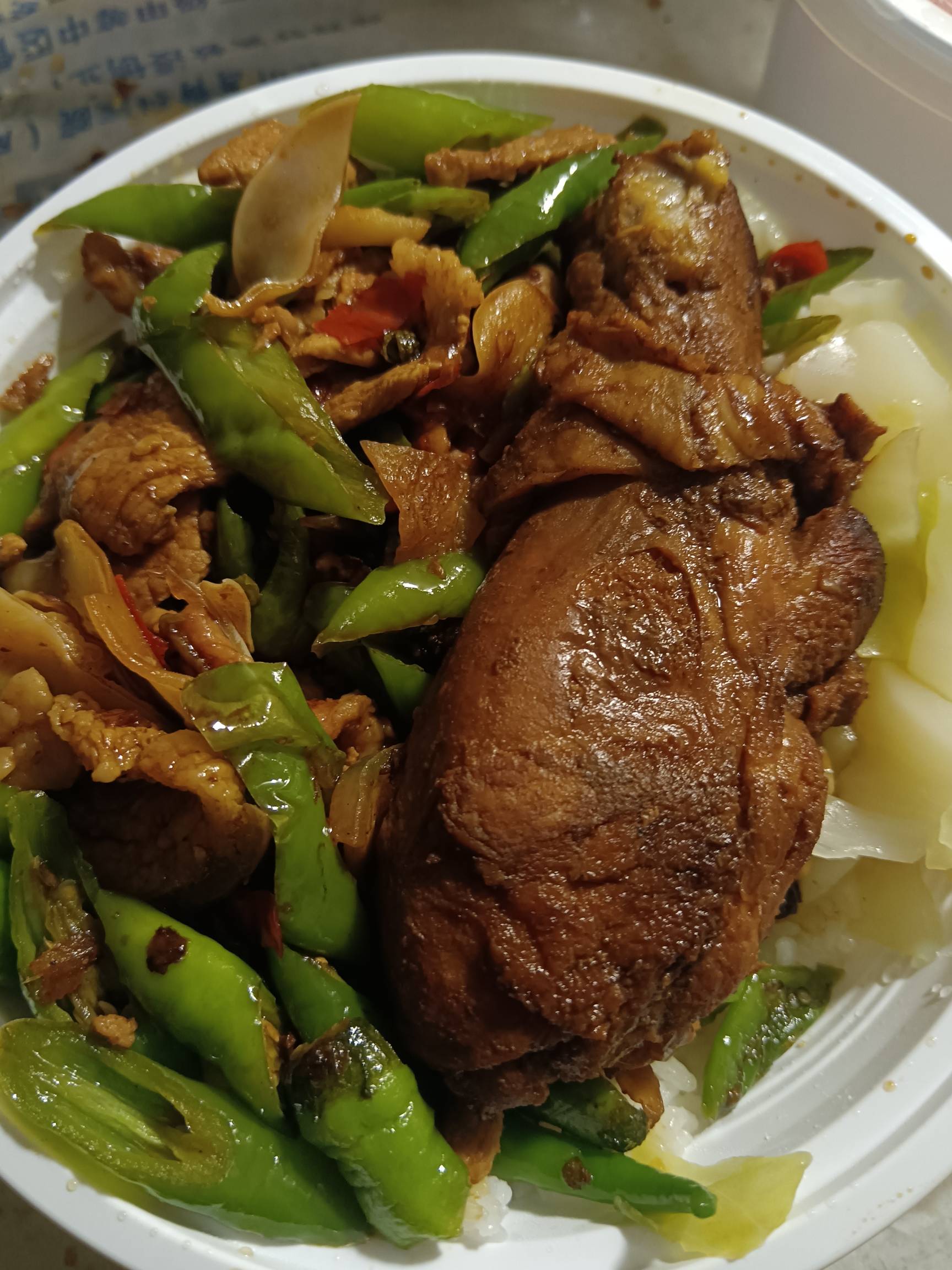 吃饭了老哥们，14块钱的乡村基盖浇

27 / 作者:蛋黄酱 / 