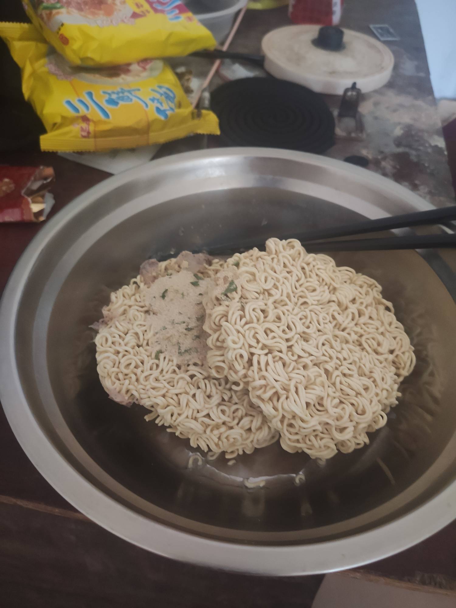 开饭了老哥们

98 / 作者:云边有个挂壁仔 / 