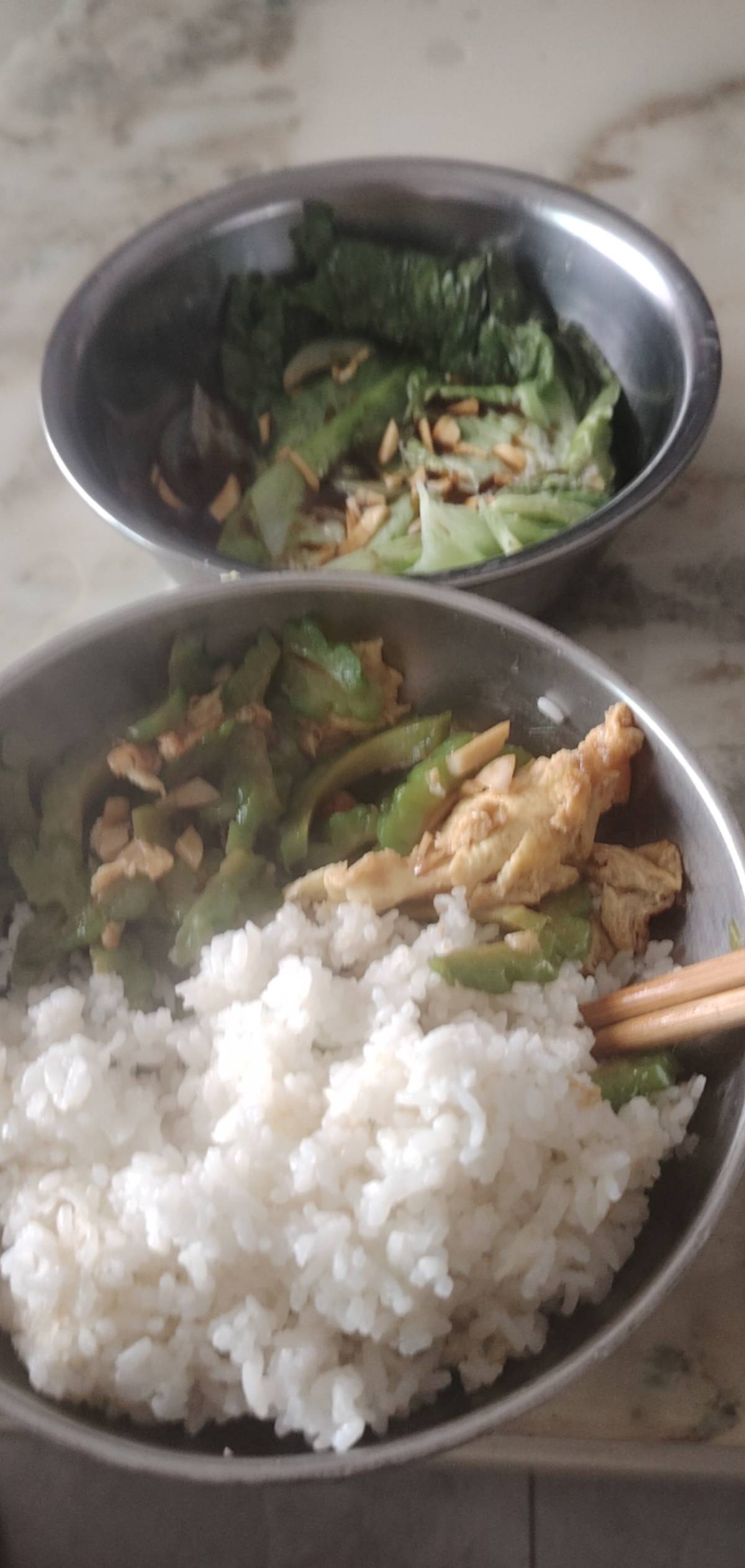 老哥先吃，清淡养生局，主要还是没钱有钱我想吃大龙虾

32 / 作者:孩子闹不为难 / 