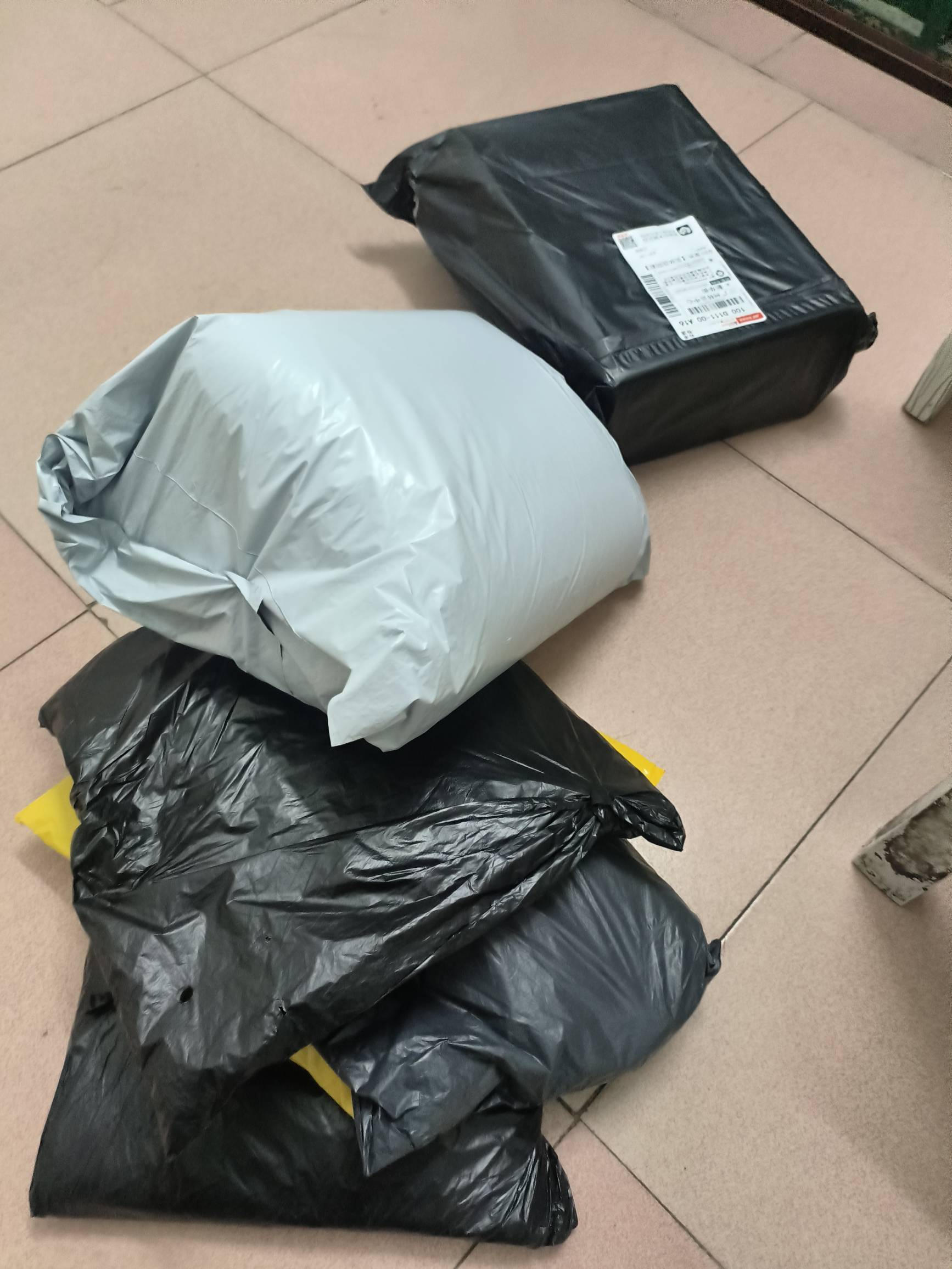 老哥们，租好房子了


30 / 作者:大哥让我先跑 / 