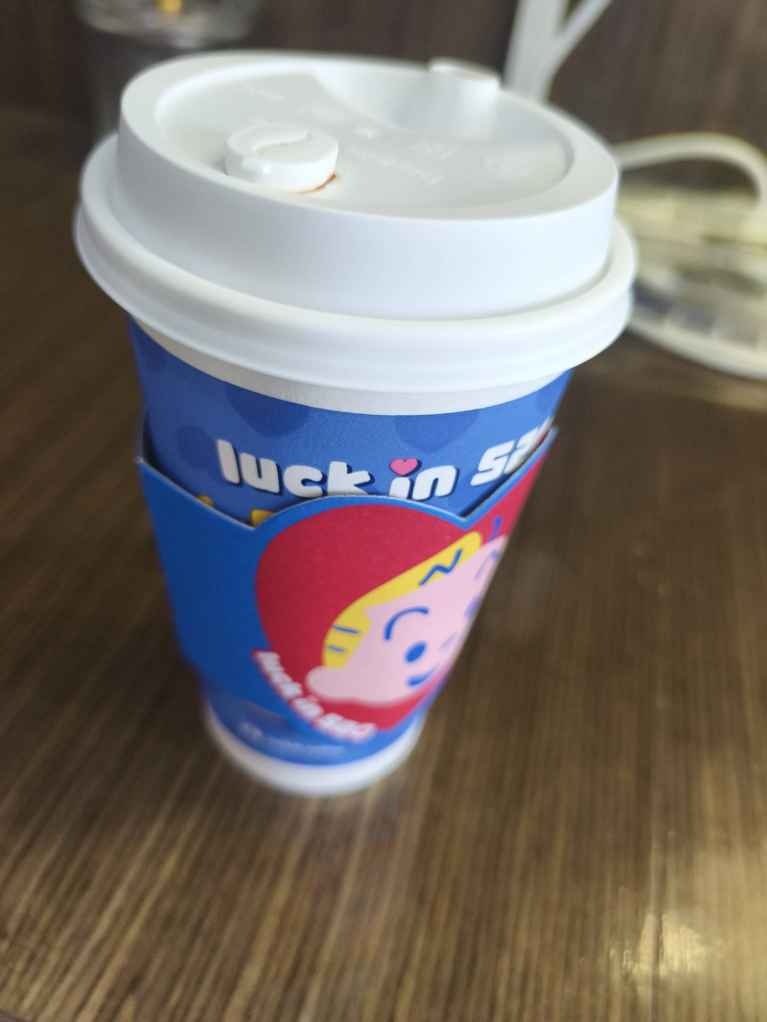 想点杯冰美式凉快一下的，结果点成热的了，根本喝不下去，烫的要命

10 / 作者:恭喜发财zy / 