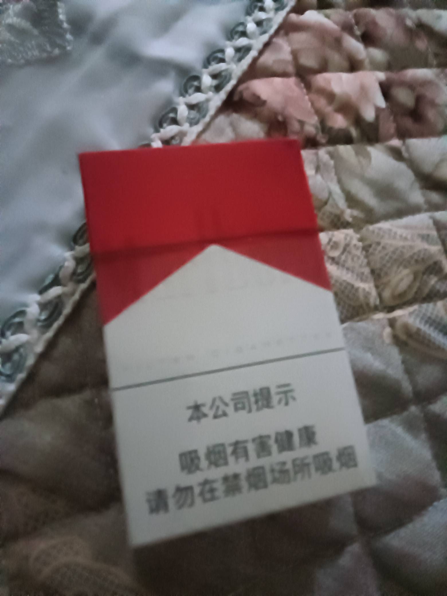 这烟非常好抽 只有真正老烟民才能抽出来 

53 / 作者:外酥里嫩 / 