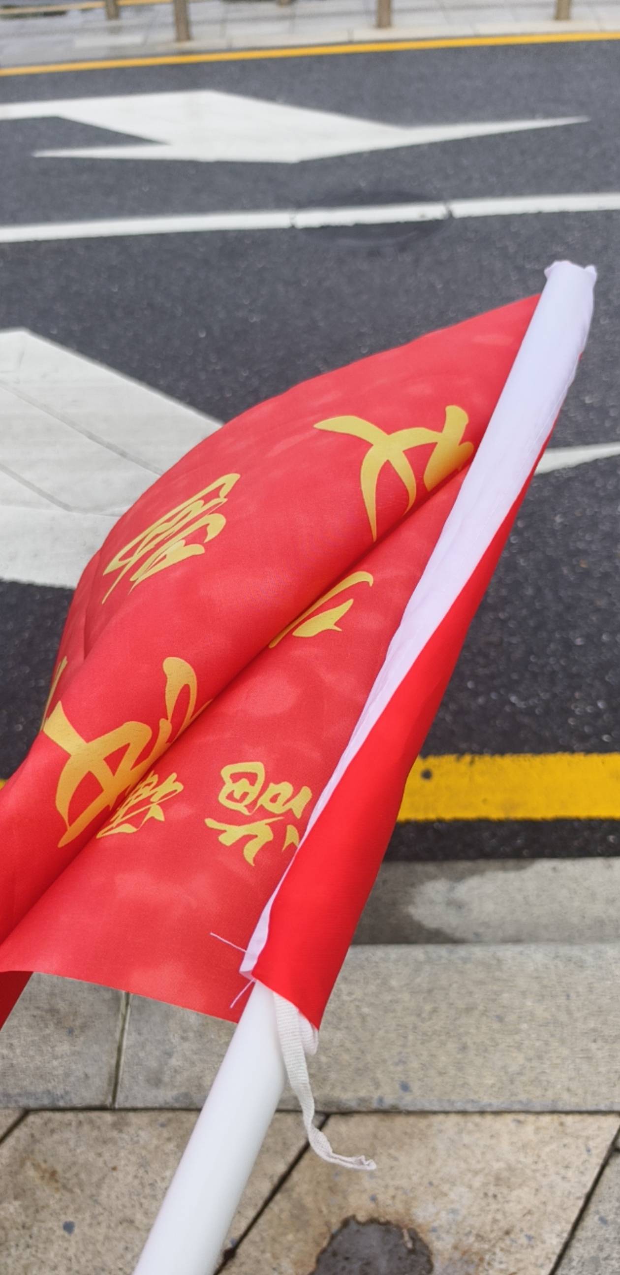 挂壁日结也不好干呐，下雨还要拦电动车，又想回家躺着了，老哥拿大毛救我

25 / 作者:我不是挂壁仔 / 
