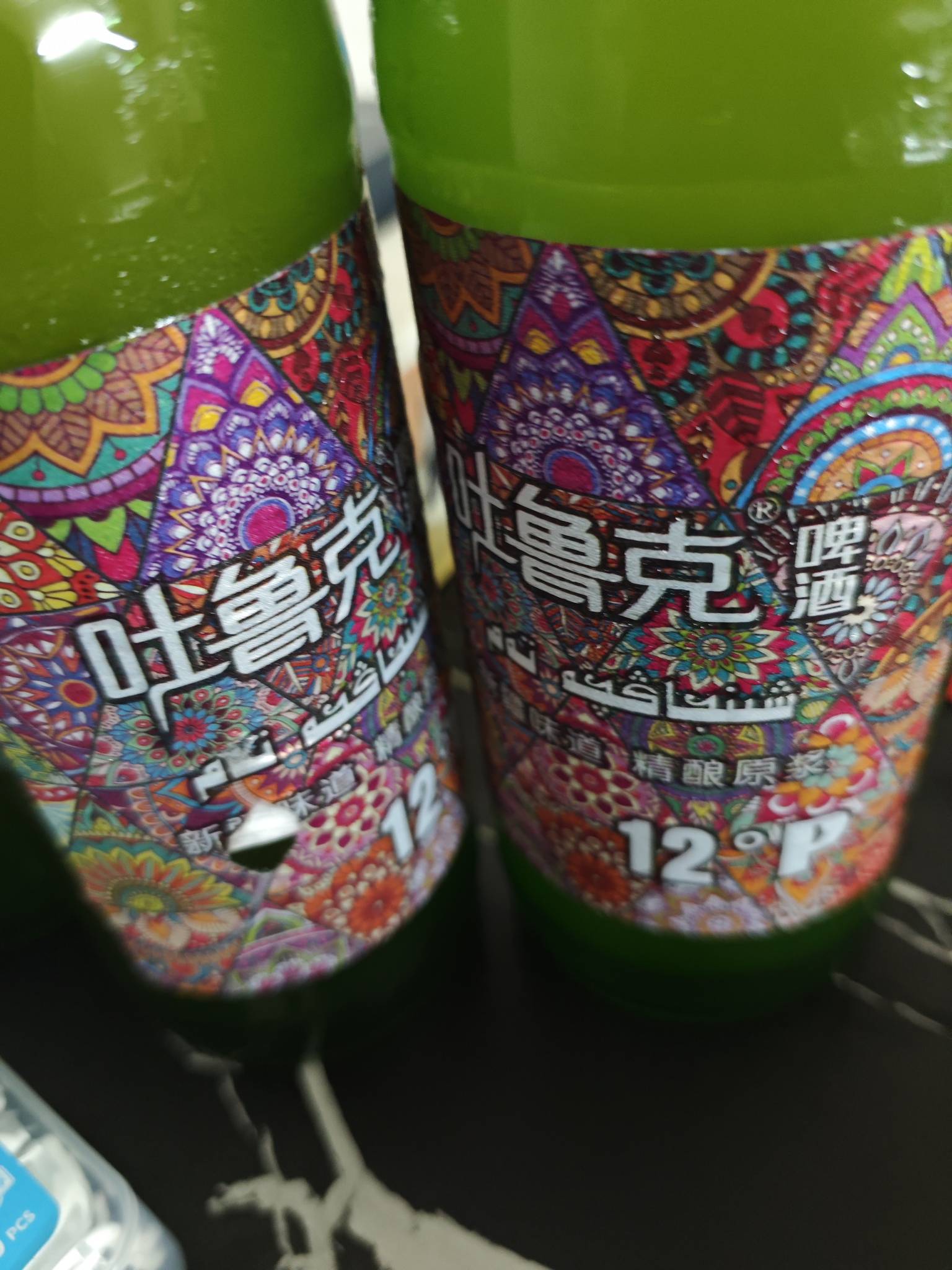 一个人坐着喝酒，想了很多事，又好像什么都没想。后来才明白，其实这烟火人间，事事值61 / 作者:先天挂逼圣体 / 