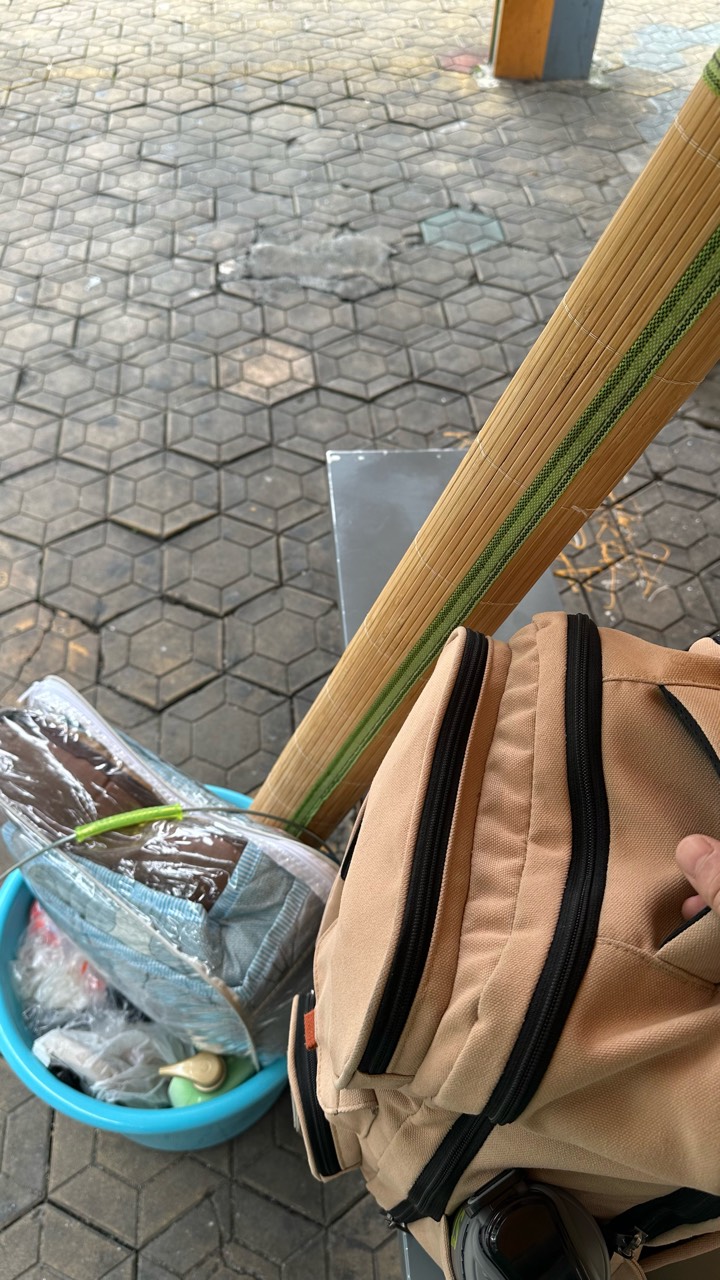 谁能想到街头这个落魄的挂壁仔，上个月洗脚就洗了一万多，如今跑路凉席桶都不放过。

50 / 作者:不知明的靓仔 / 