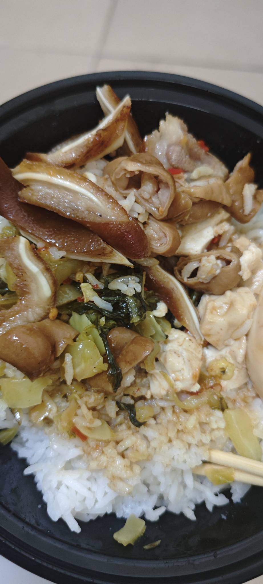 一碗隆江猪脚饭，从此不再谈恋爱。一碗隆江猪脚饭，赛过活神仙。

11 / 作者:羊肉汤 / 