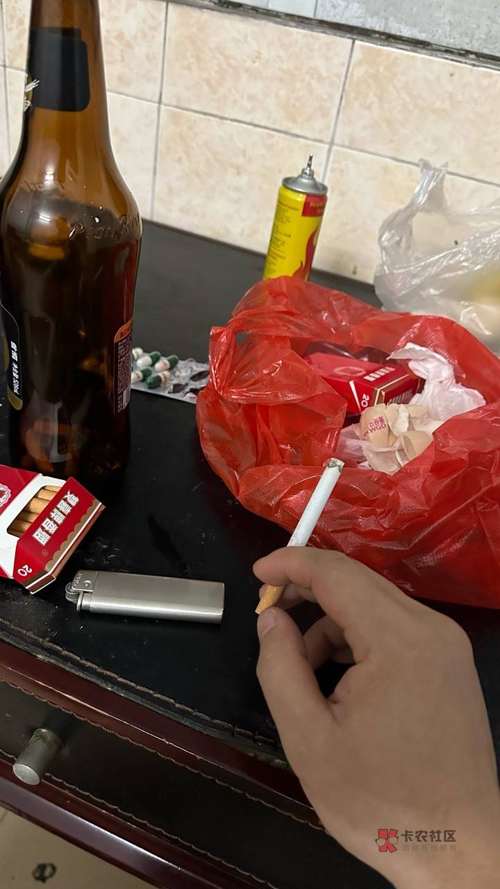 没钱又开始天天焦虑了1000，昨天租房买东西没了800，剩下200了，躺来躺去躺不明白爬起72 / 作者:风中之神-聂风 / 