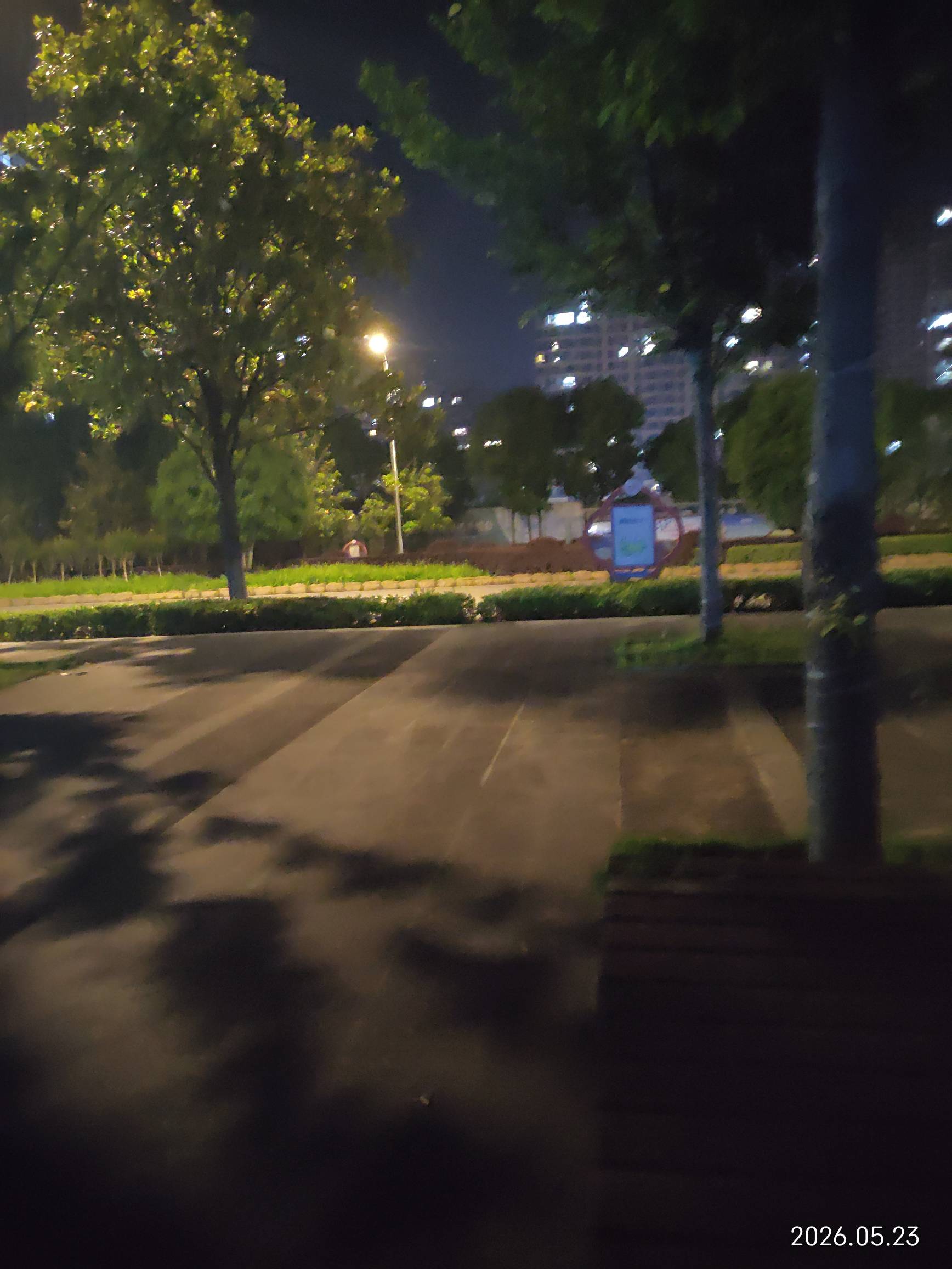 彻底瘫痪大马路，gg了


28 / 作者:红菜苔 / 